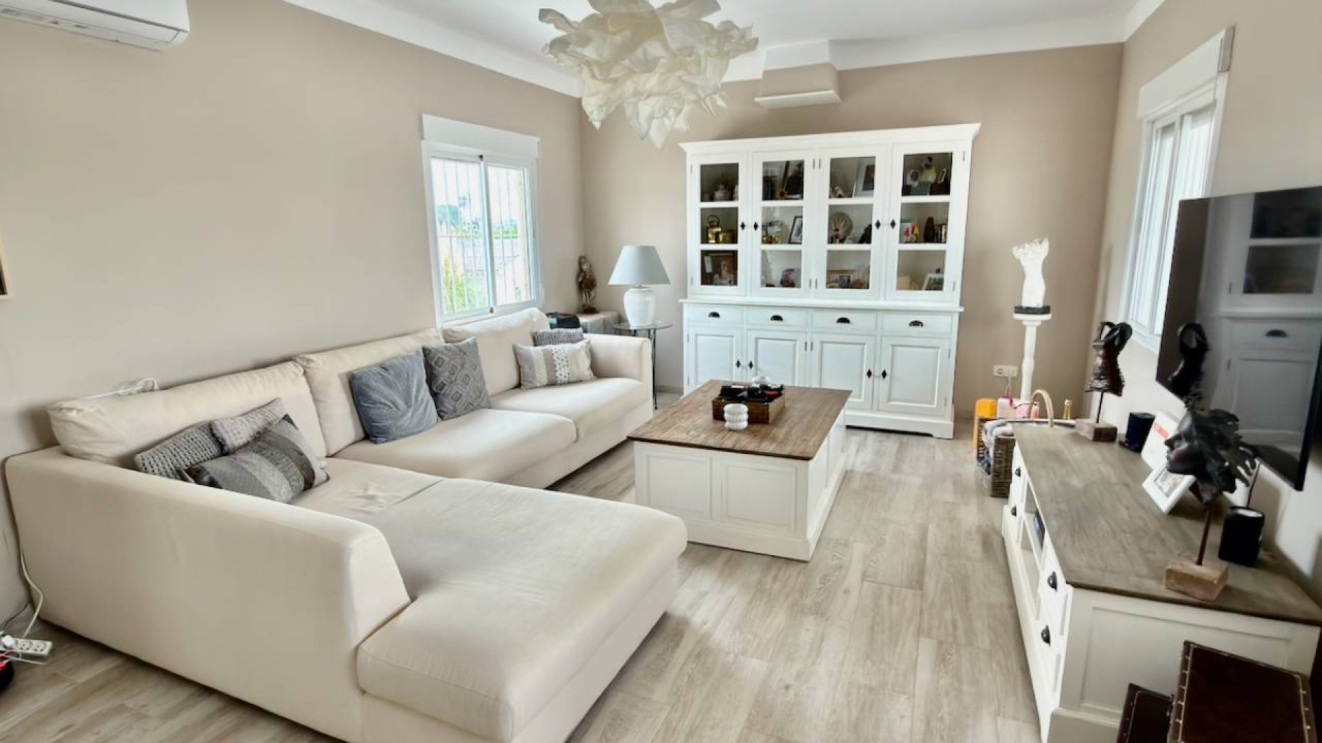 Resale - Villa -
Rafal