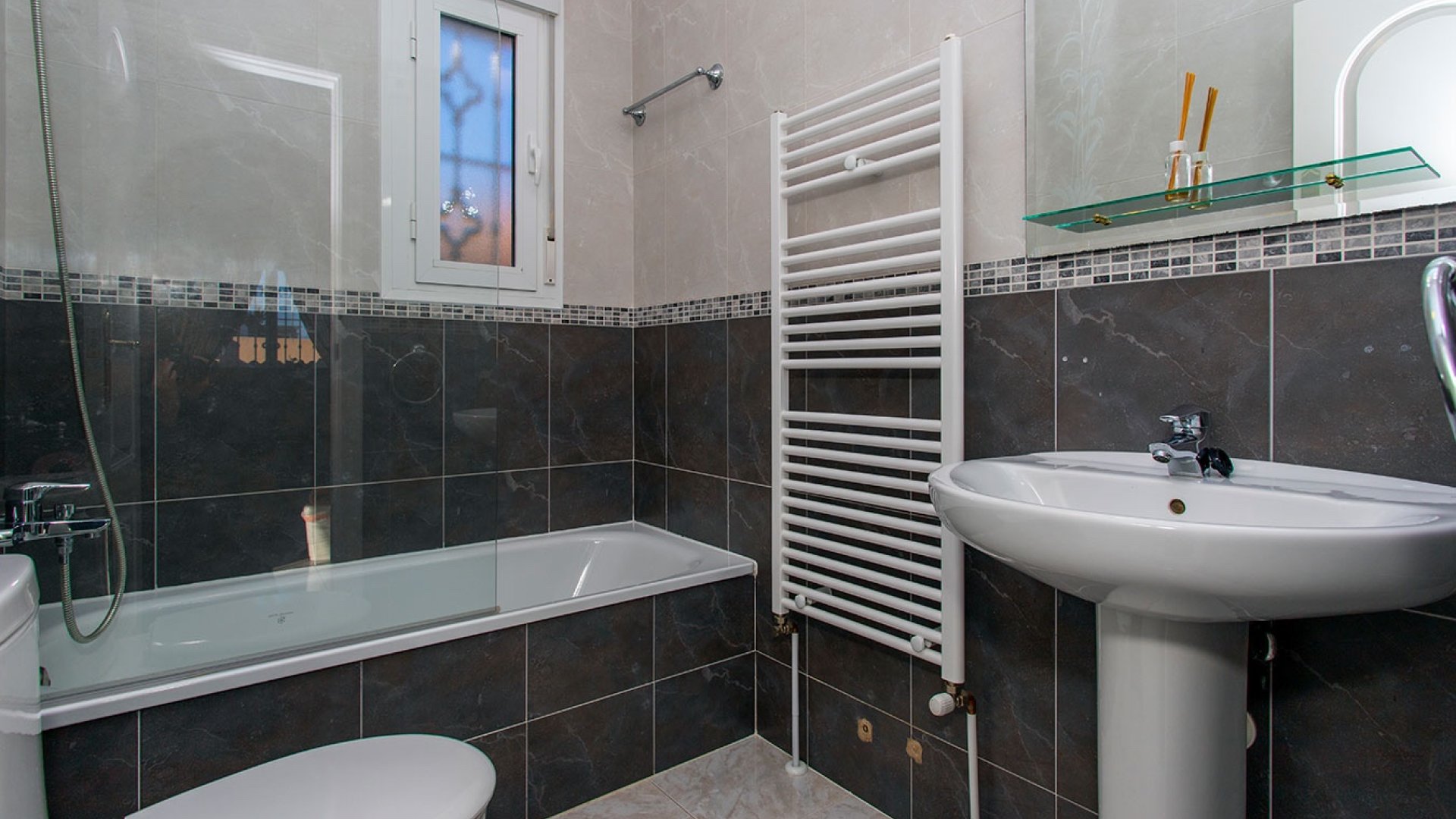 Resale - Villa -
Rojales - Pueblo