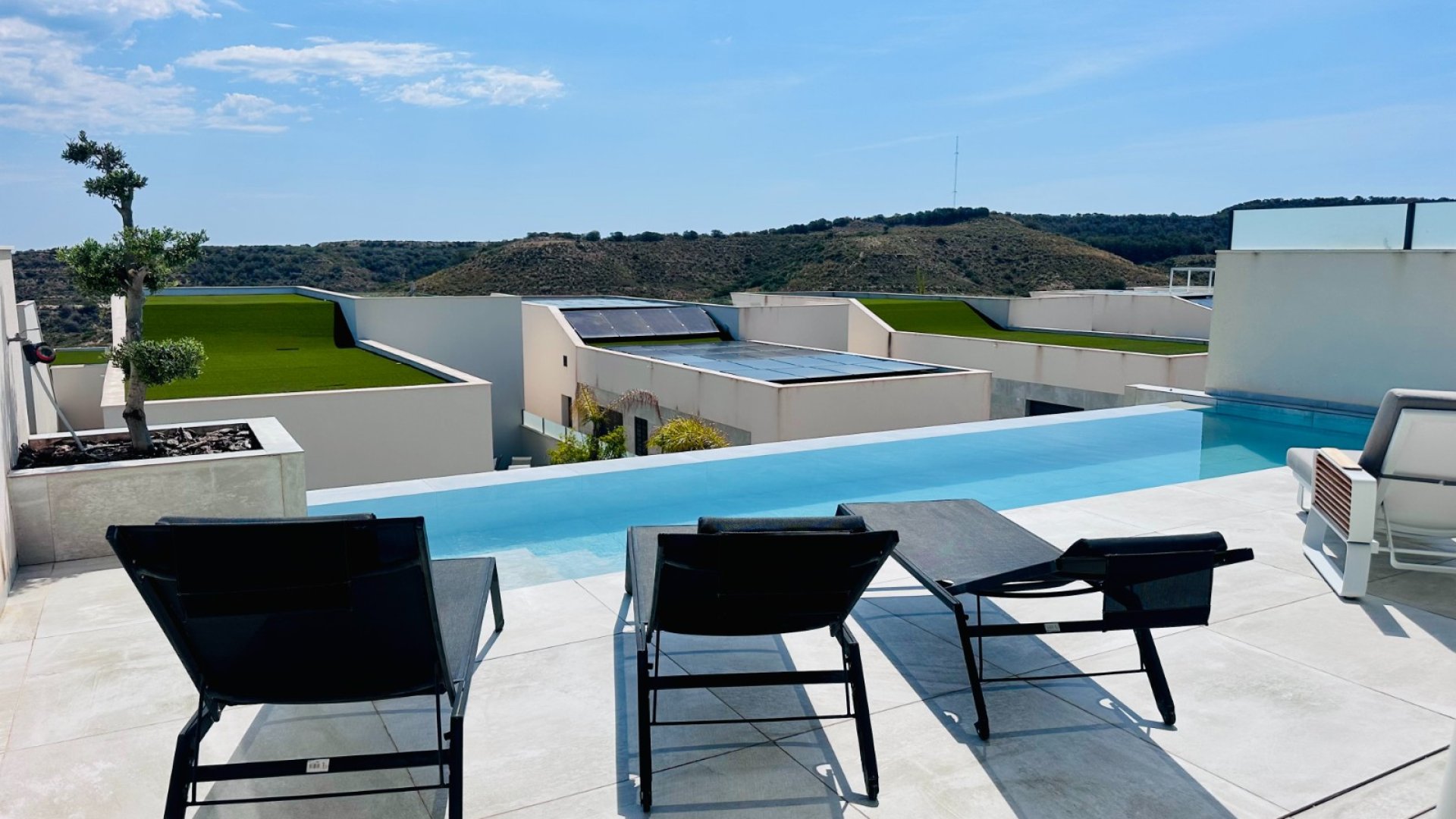 Resale - Villa -
Rojales