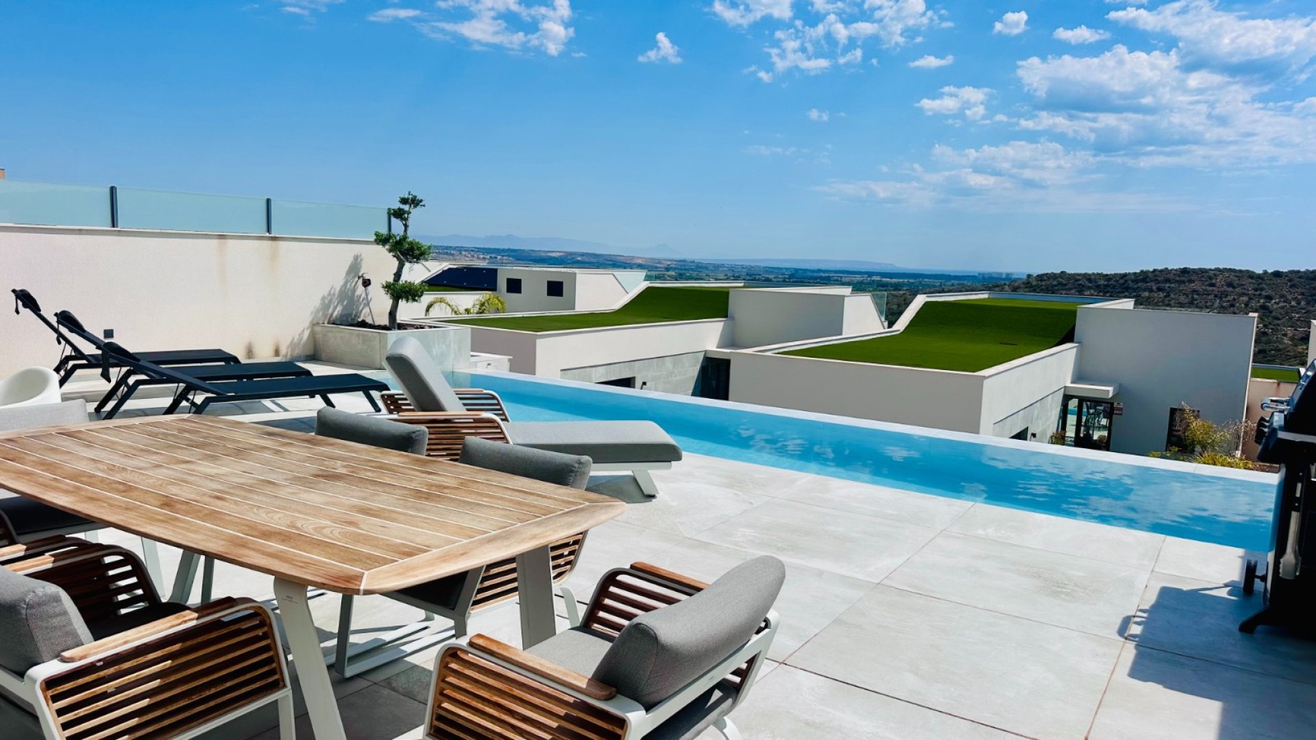 Resale - Villa -
Rojales
