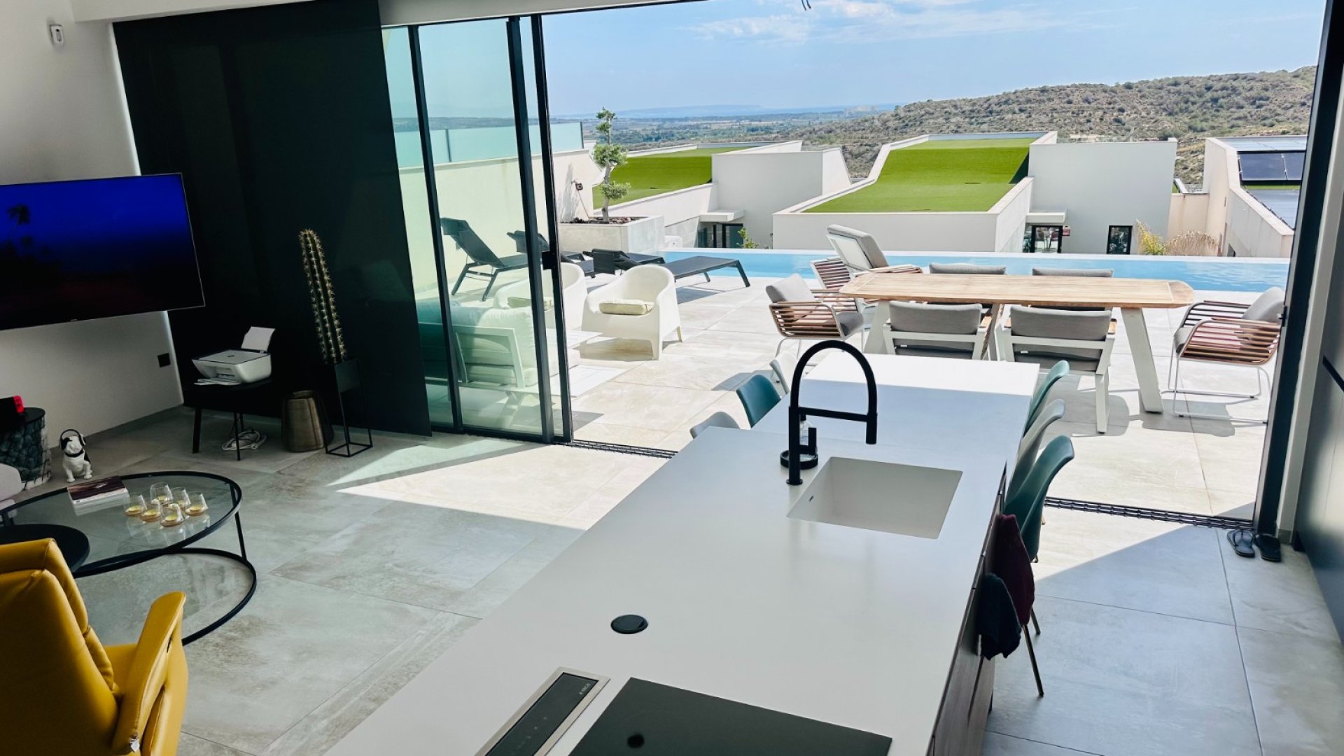 Resale - Villa -
Rojales