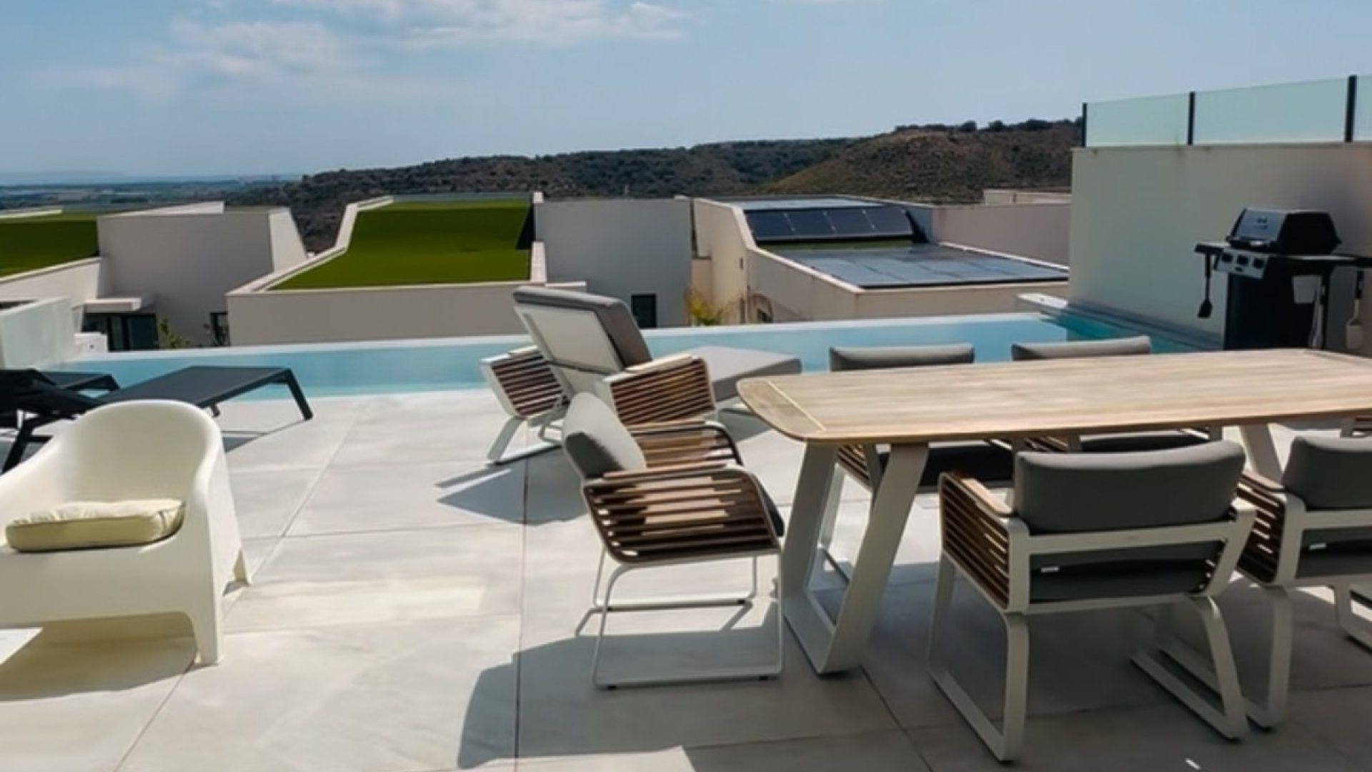 Resale - Villa -
Rojales