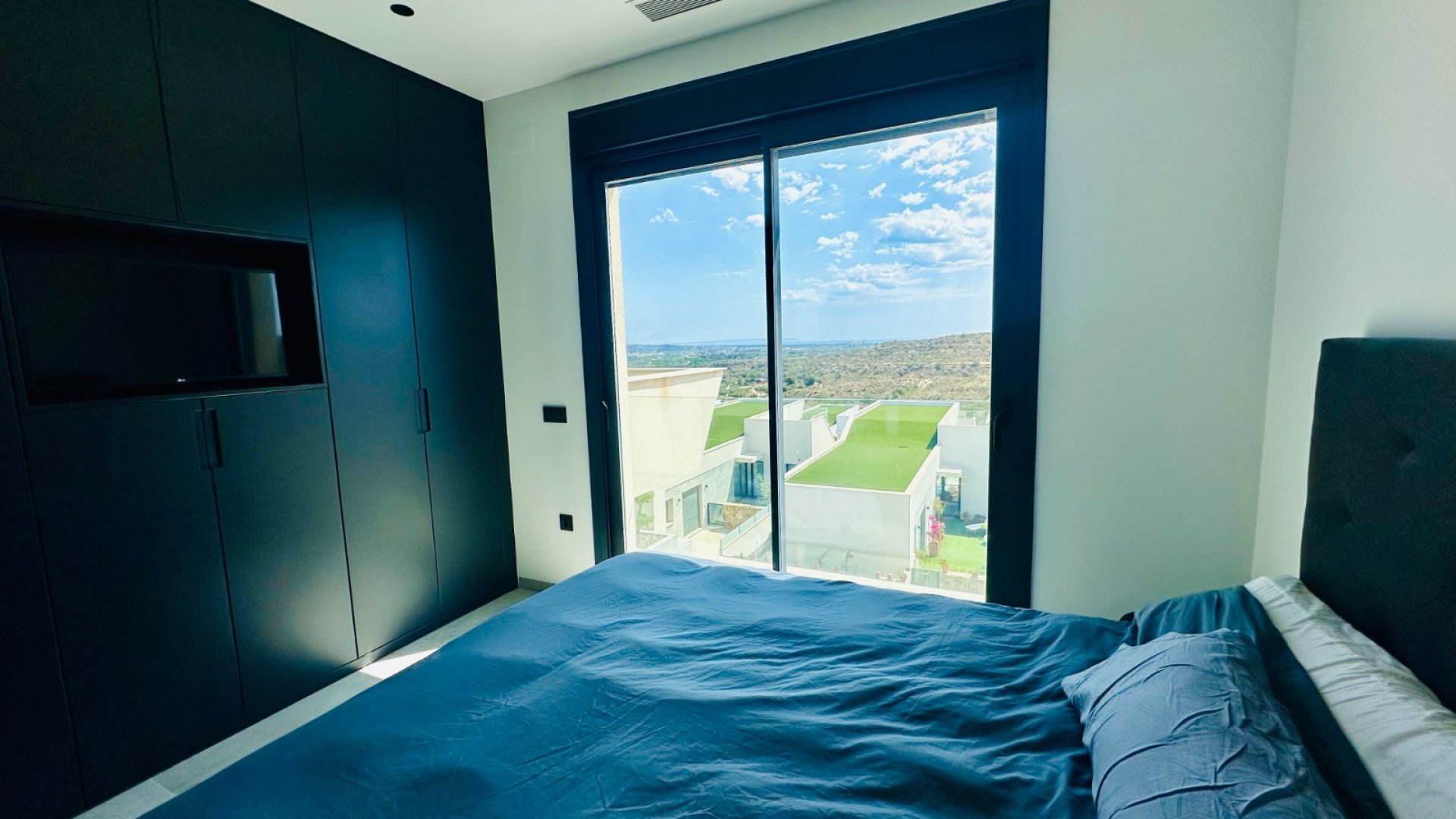 Resale - Villa -
Rojales