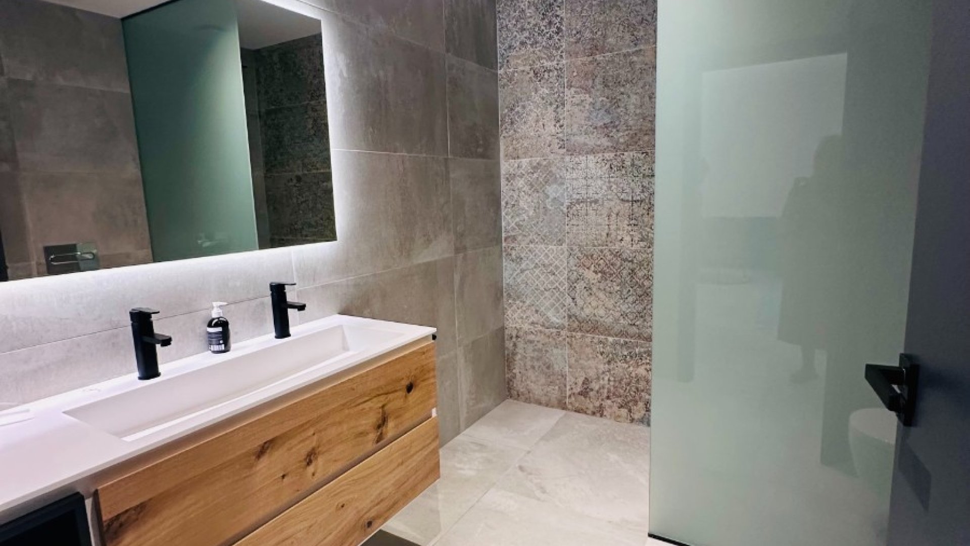 Resale - Villa -
Rojales