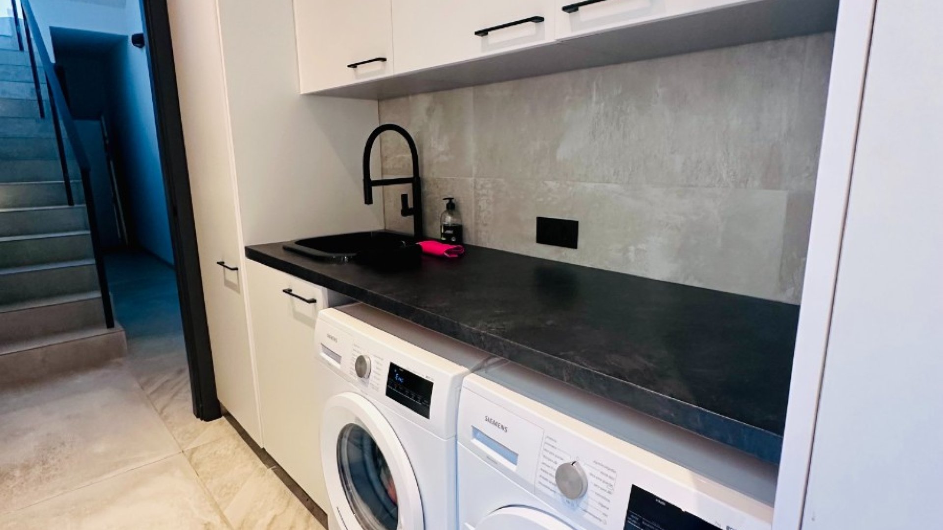 Resale - Villa -
Rojales