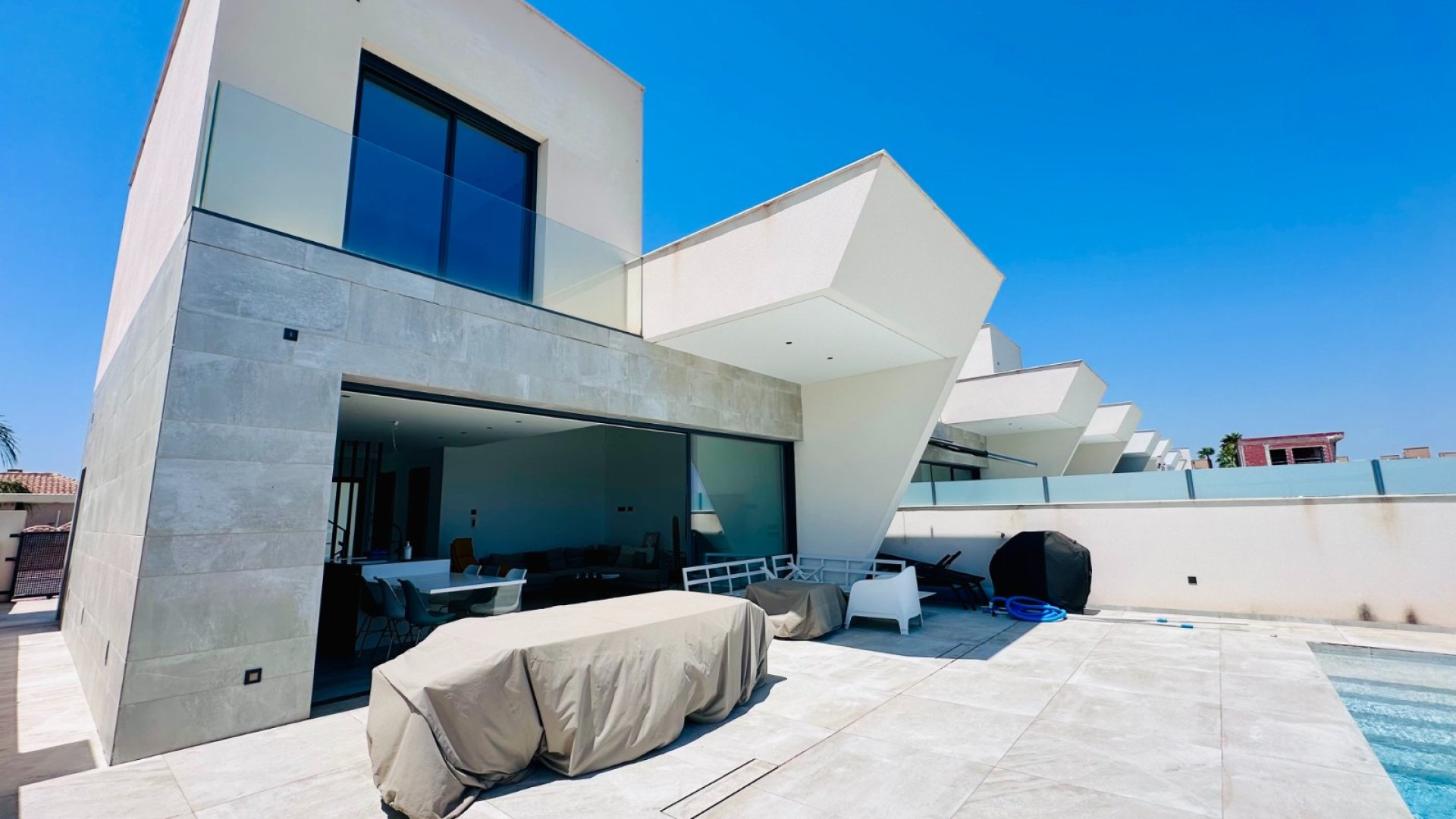 Resale - Villa -
Rojales