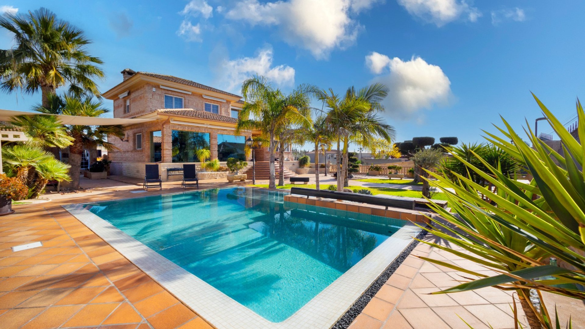 Resale - Villa -
San Vicente del Raspeig - Los Girasoles