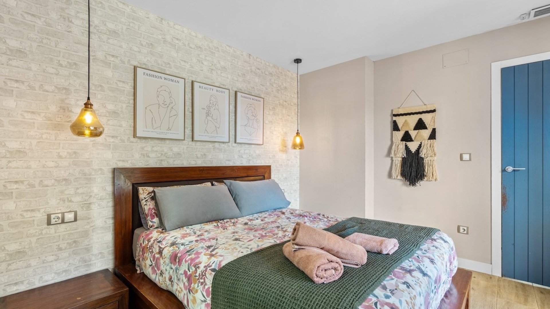 Resale - Villa -
Santa Pola - El Poble Llevanti