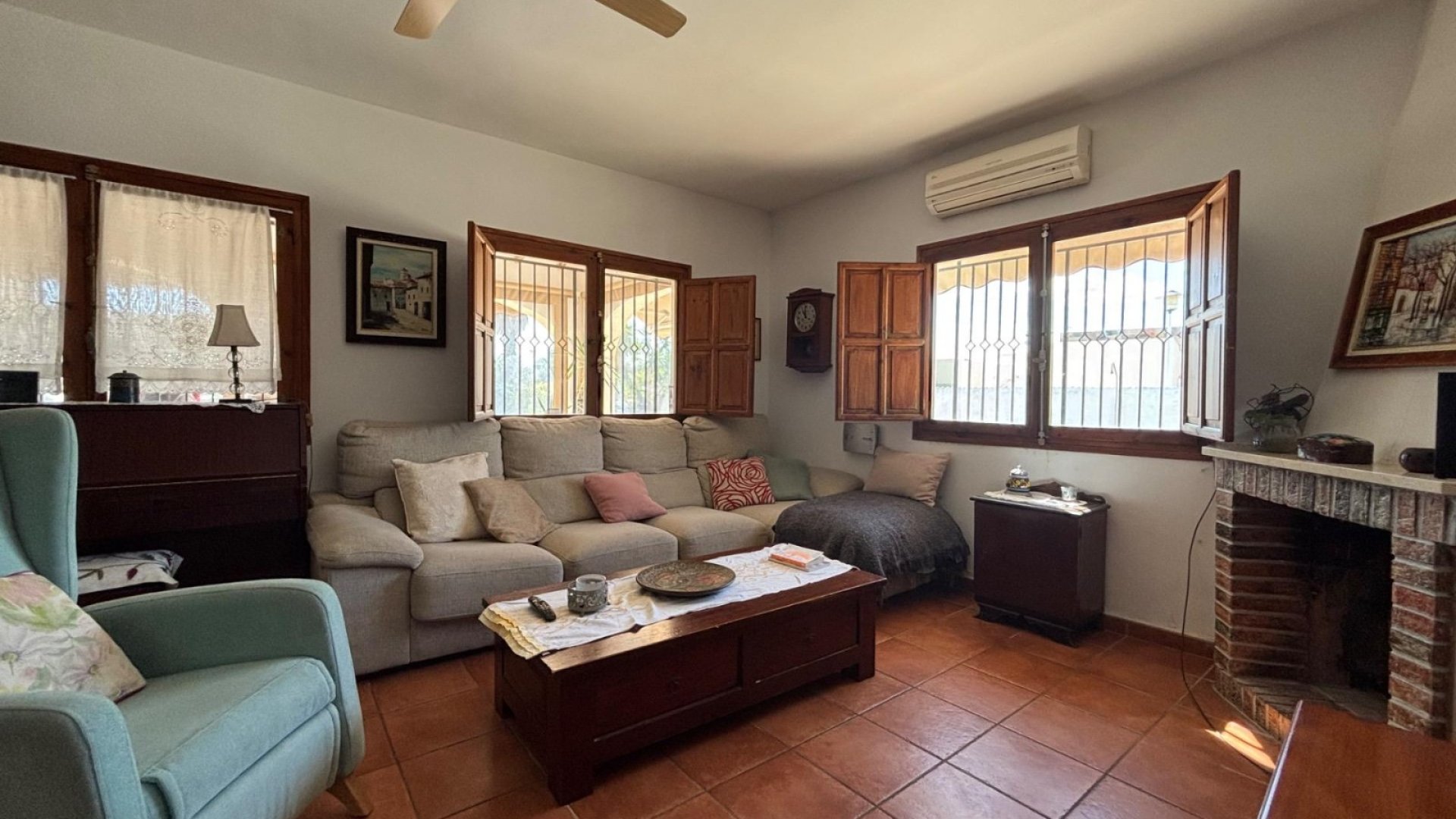 Resale - Villa -
Santa Pola