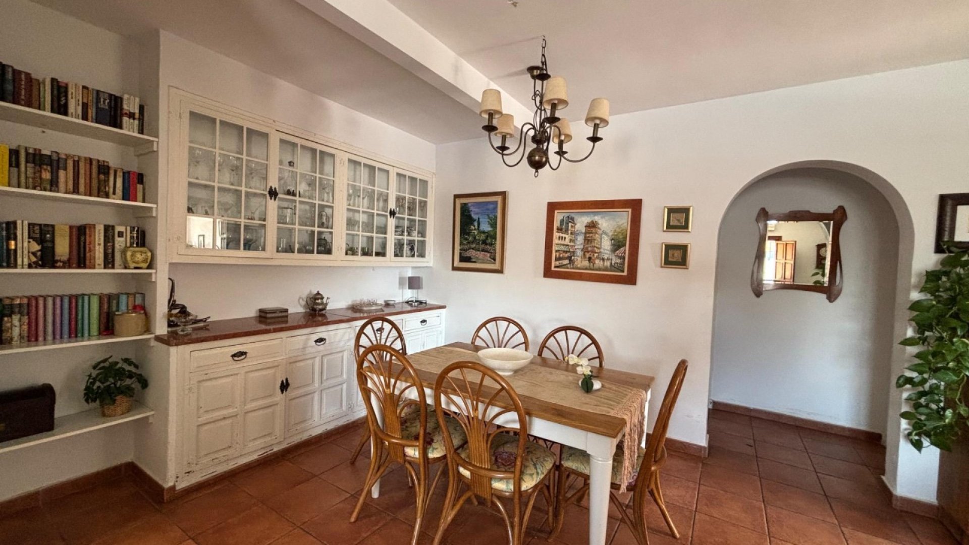 Resale - Villa -
Santa Pola