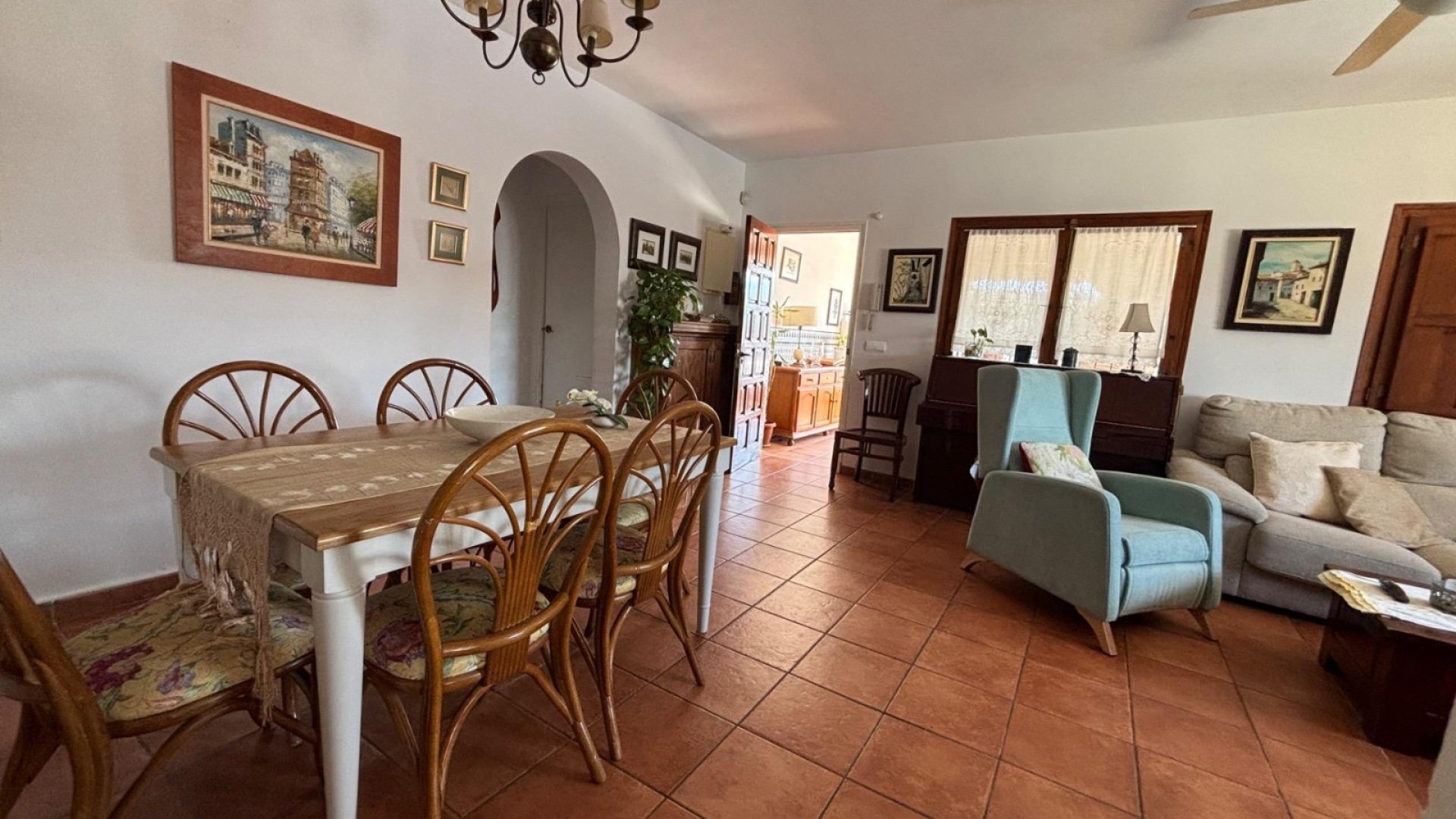 Resale - Villa -
Santa Pola