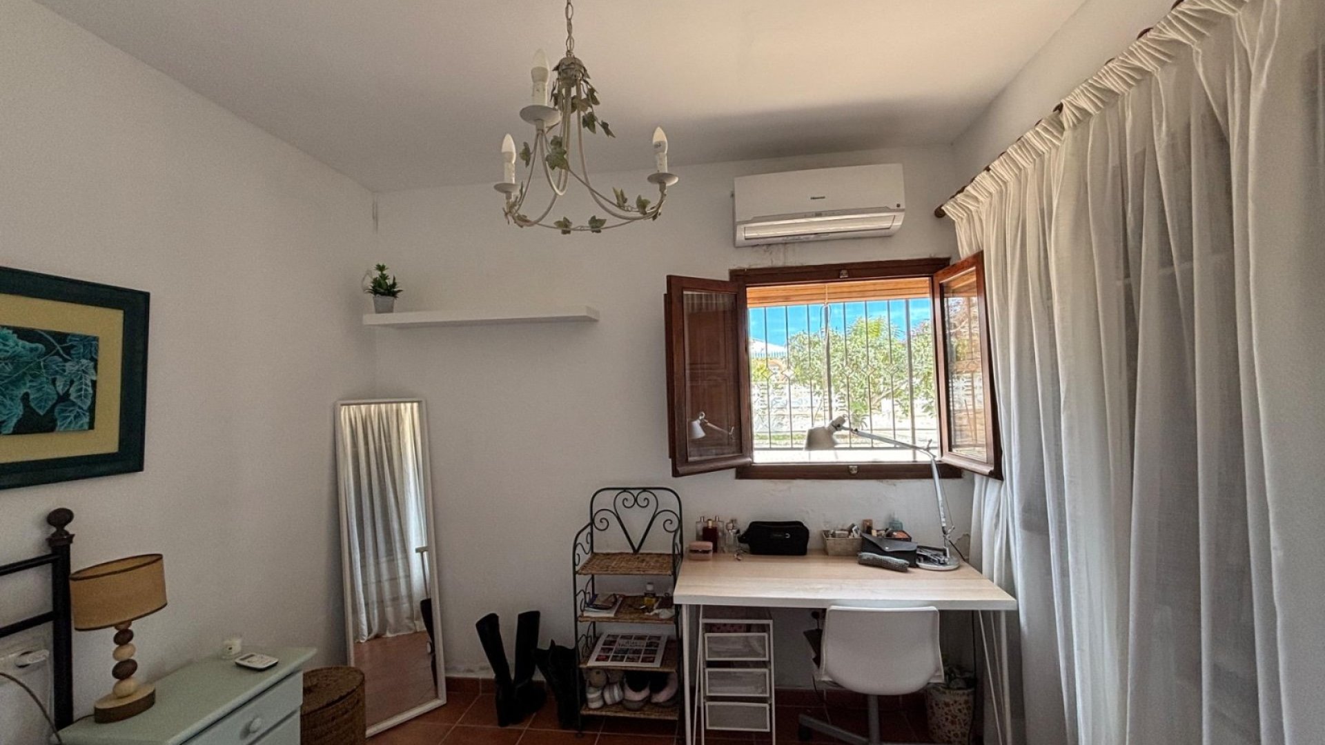 Resale - Villa -
Santa Pola