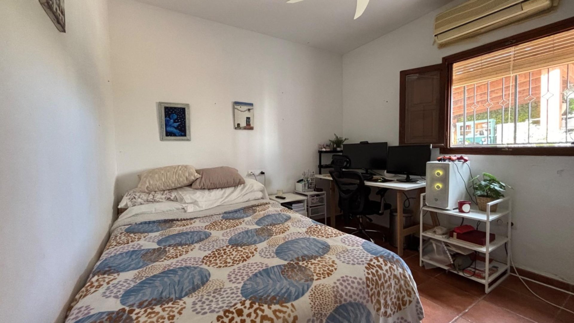Resale - Villa -
Santa Pola
