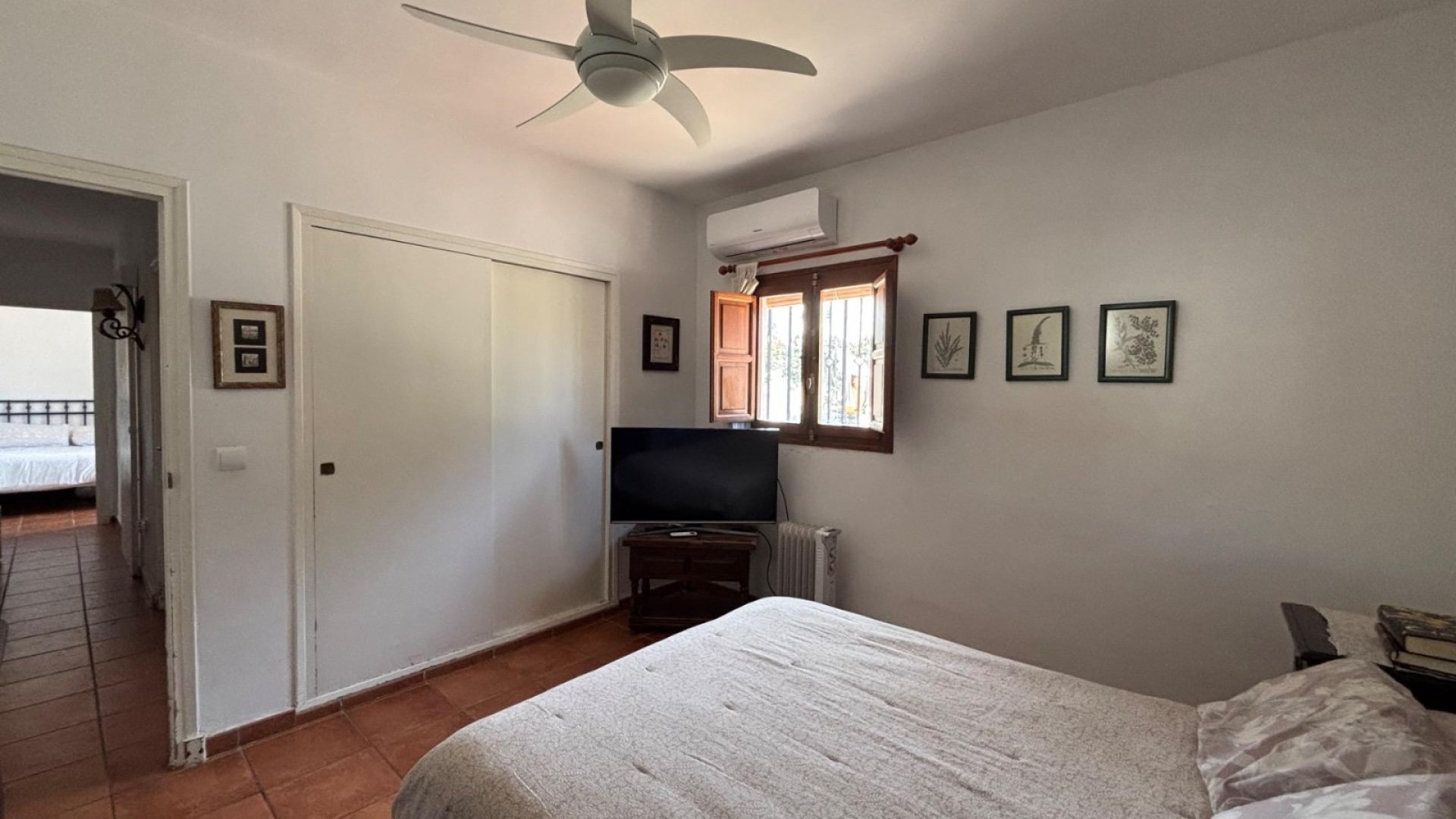 Resale - Villa -
Santa Pola