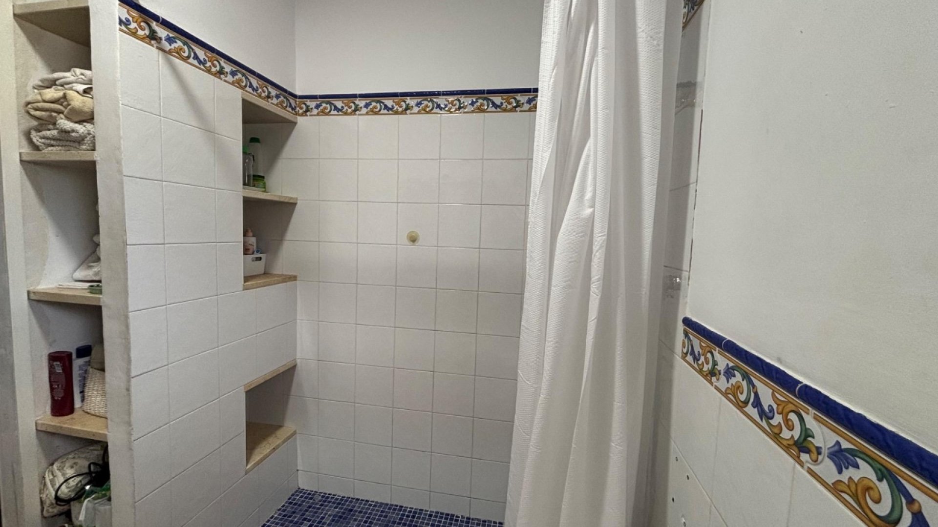 Resale - Villa -
Santa Pola