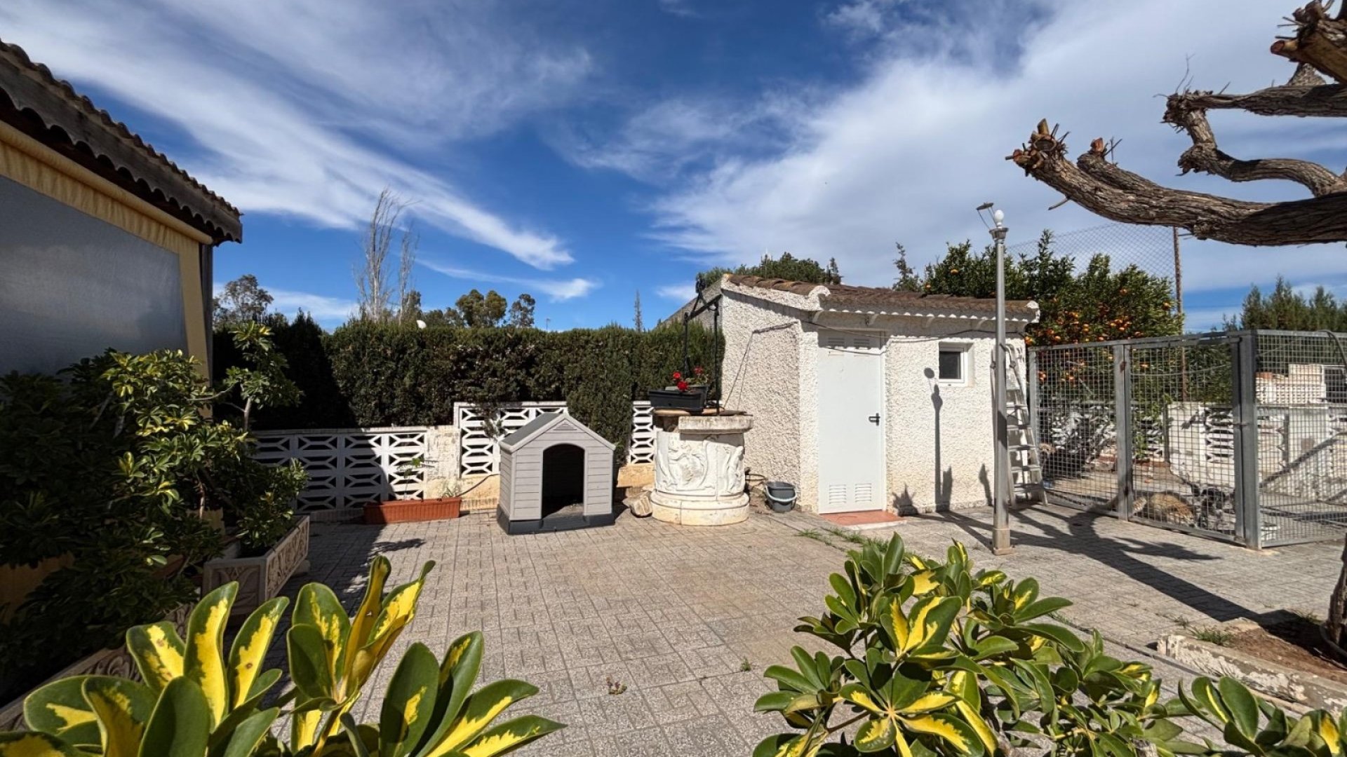Resale - Villa -
Santa Pola