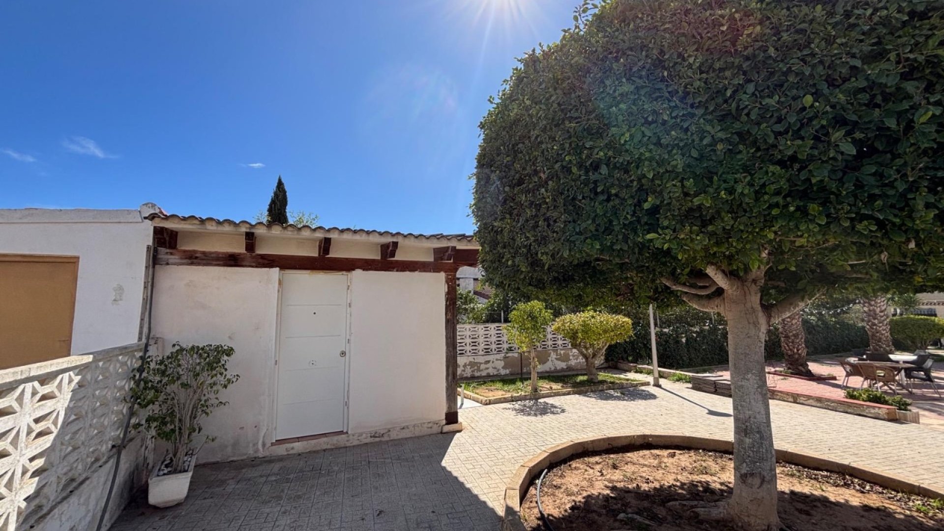 Resale - Villa -
Santa Pola