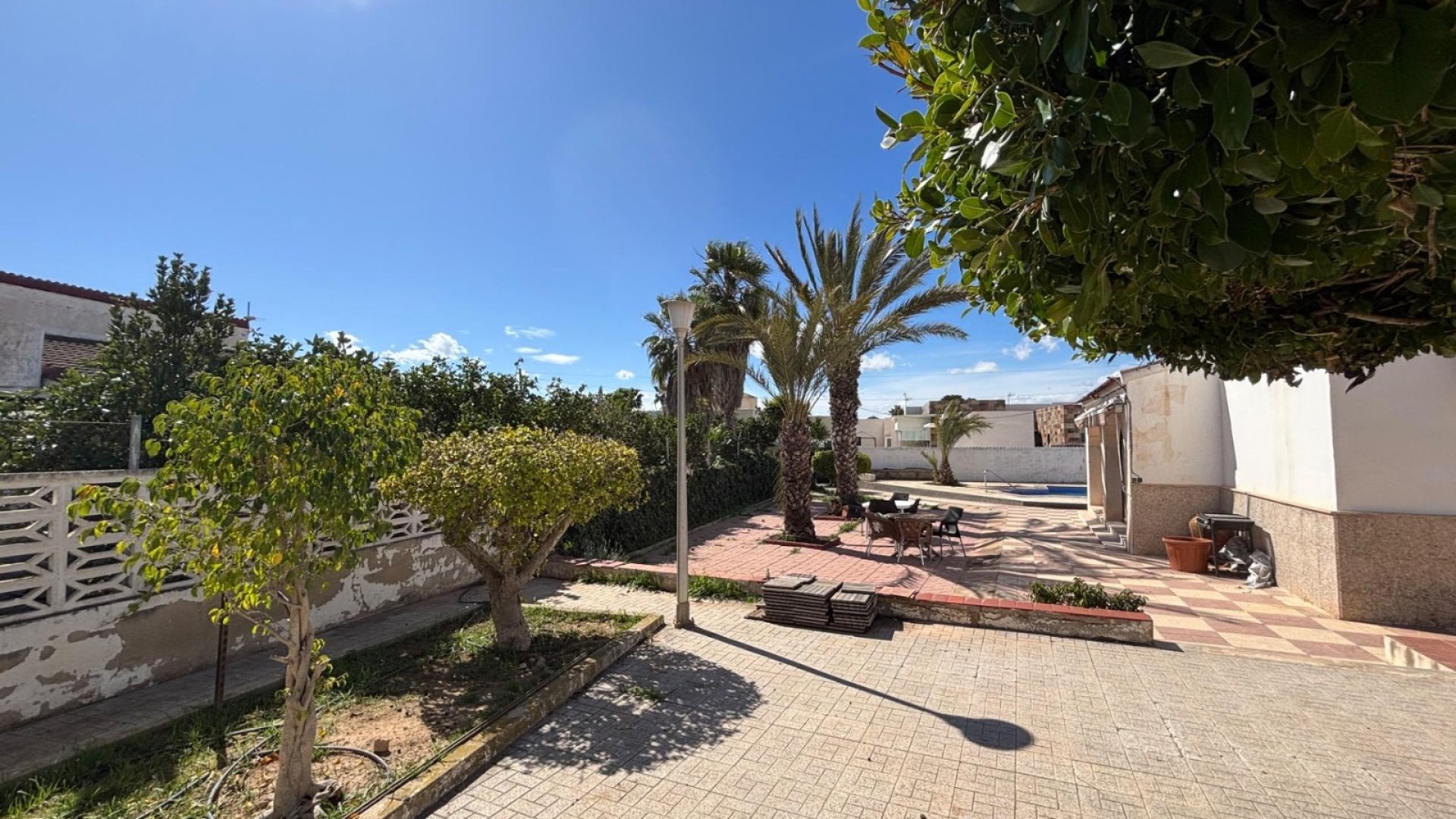 Resale - Villa -
Santa Pola