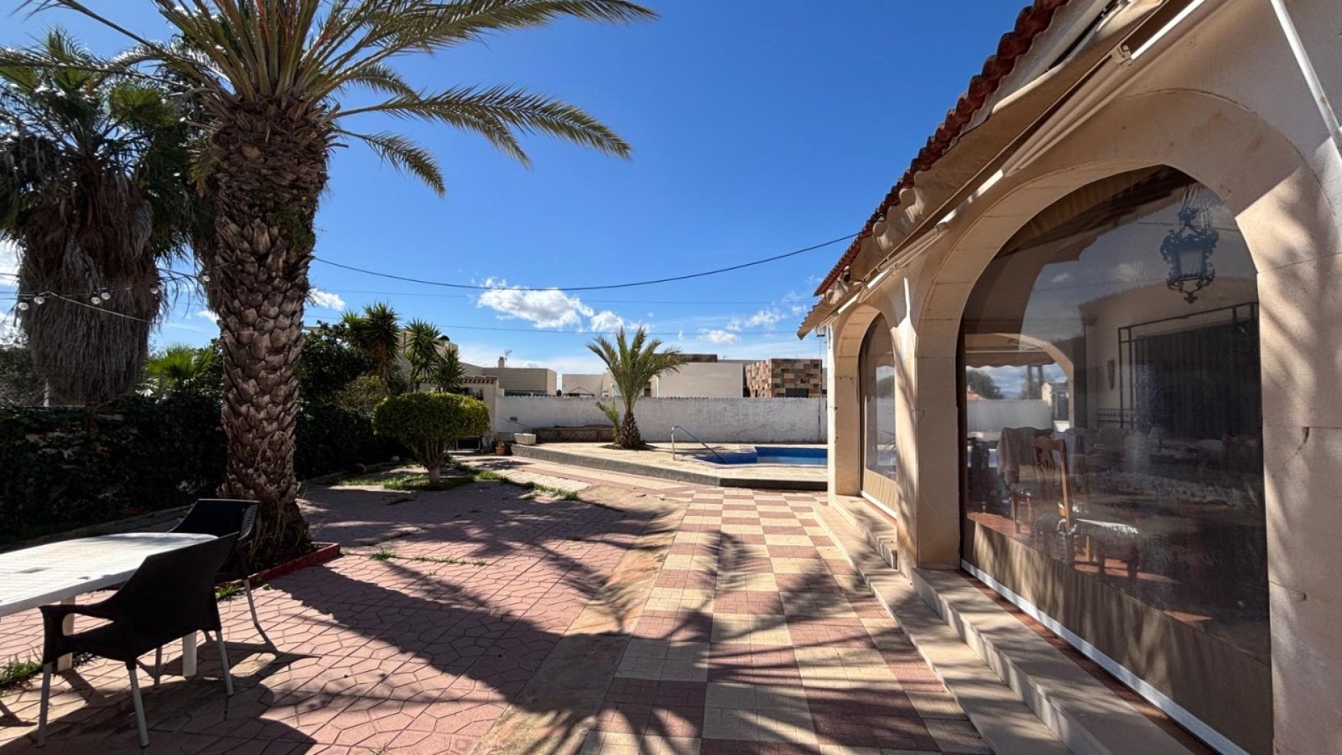 Resale - Villa -
Santa Pola