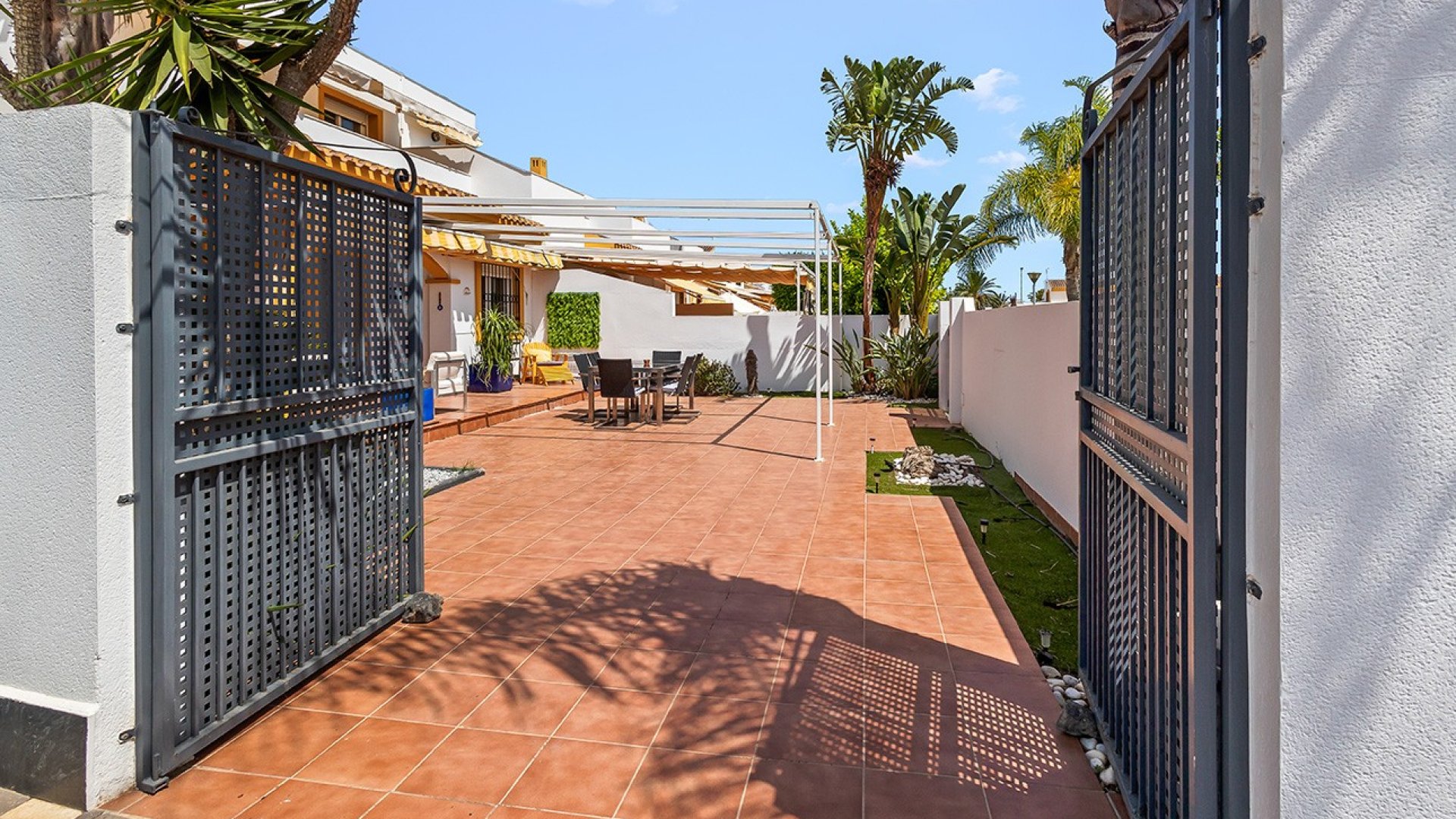 Resale - Villa -
Torre de la Horadada - Pueblo Latino