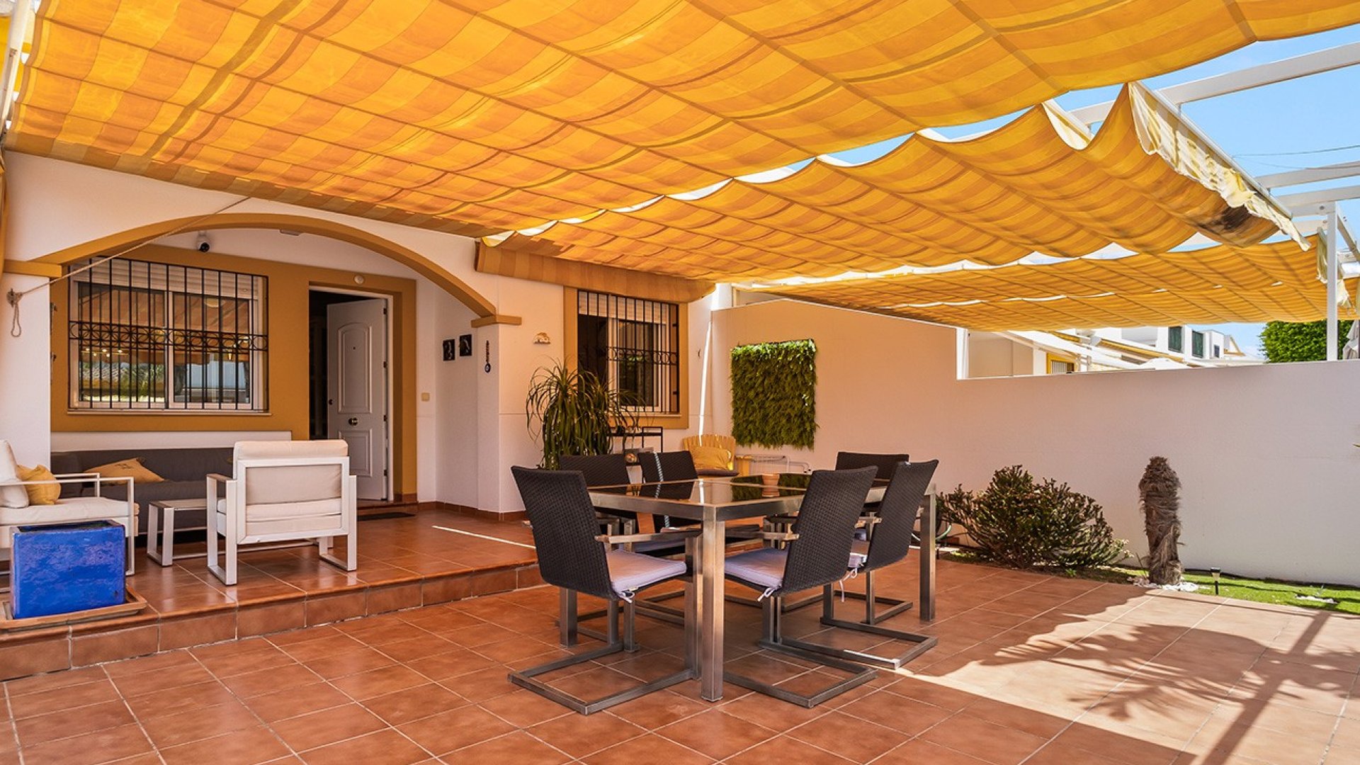 Resale - Villa -
Torre de la Horadada - Pueblo Latino