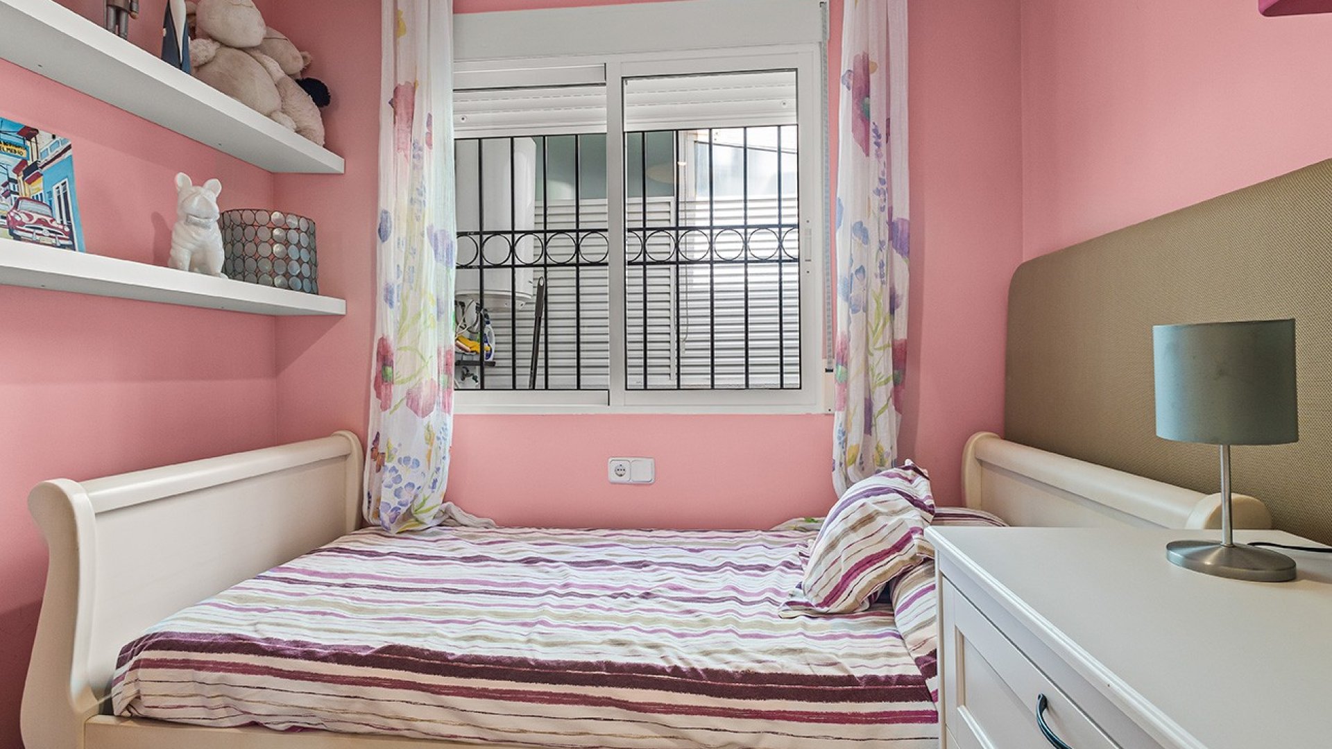 Resale - Villa -
Torre de la Horadada - Pueblo Latino