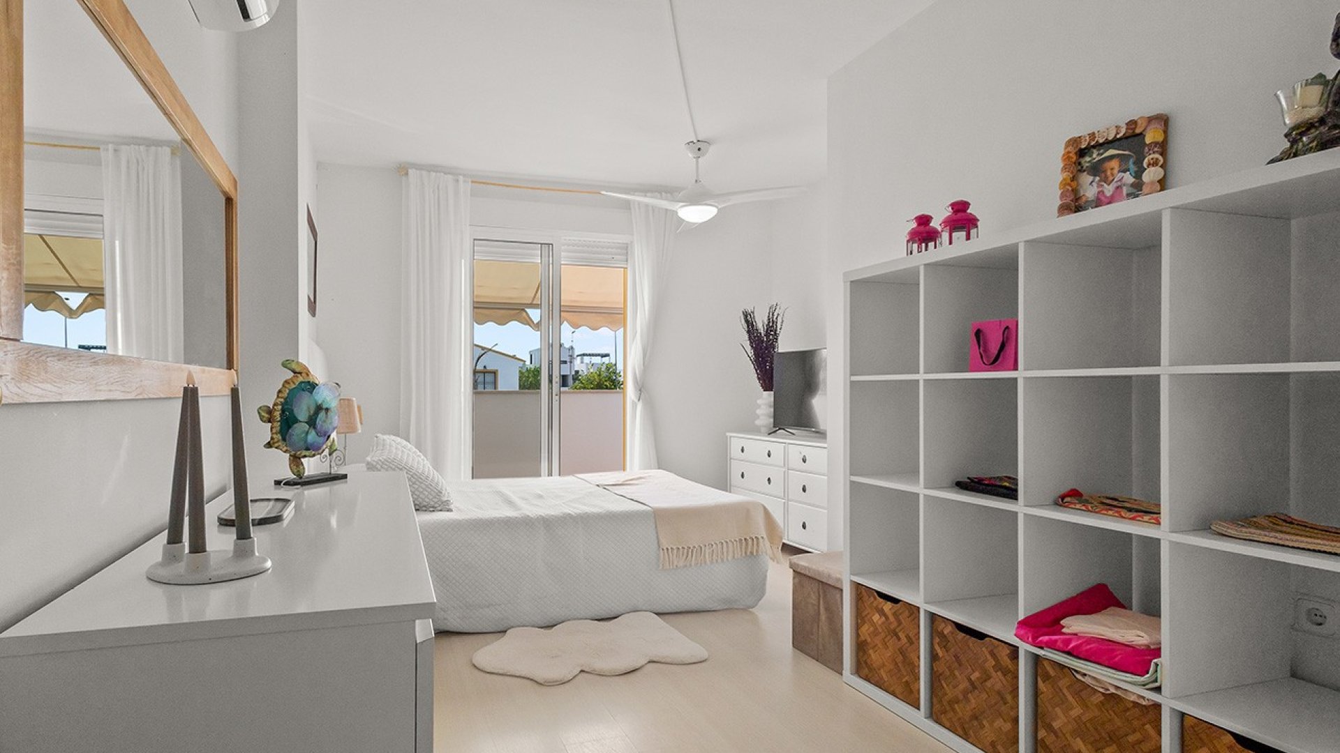 Resale - Villa -
Torre de la Horadada - Pueblo Latino