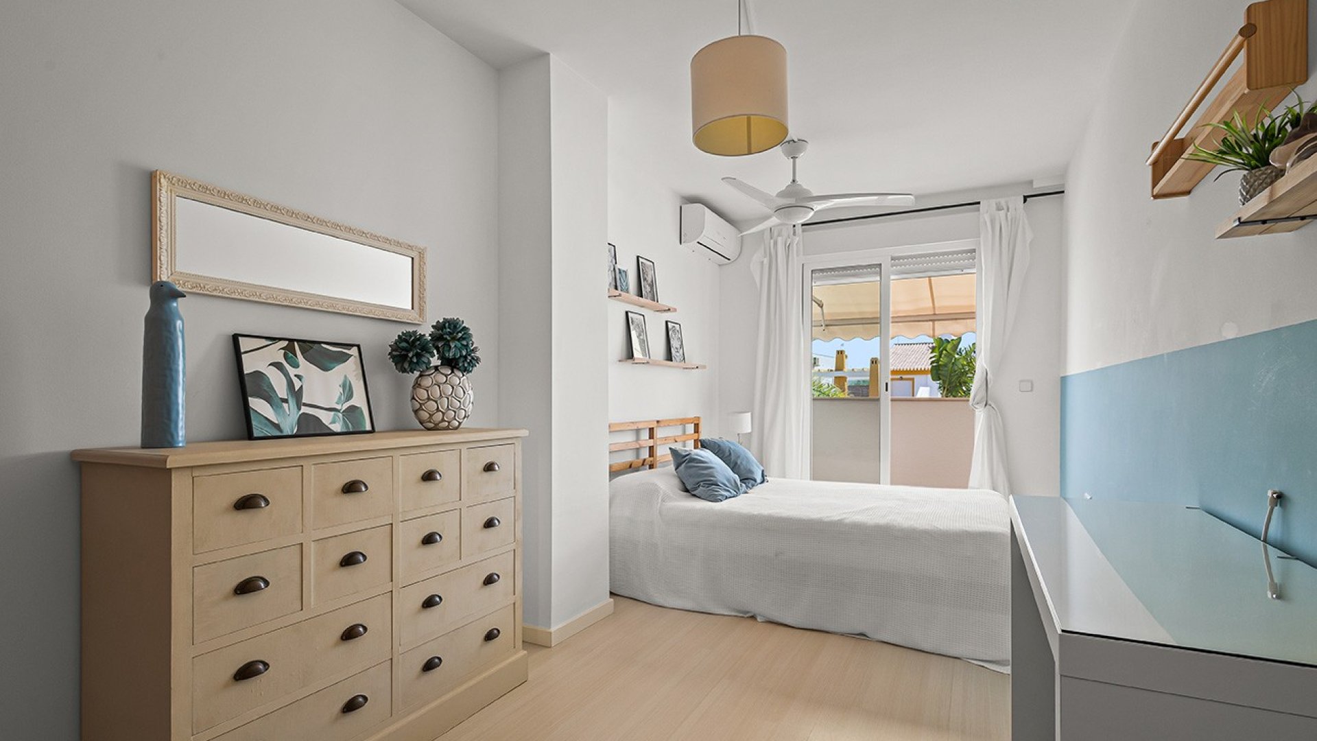 Resale - Villa -
Torre de la Horadada - Pueblo Latino