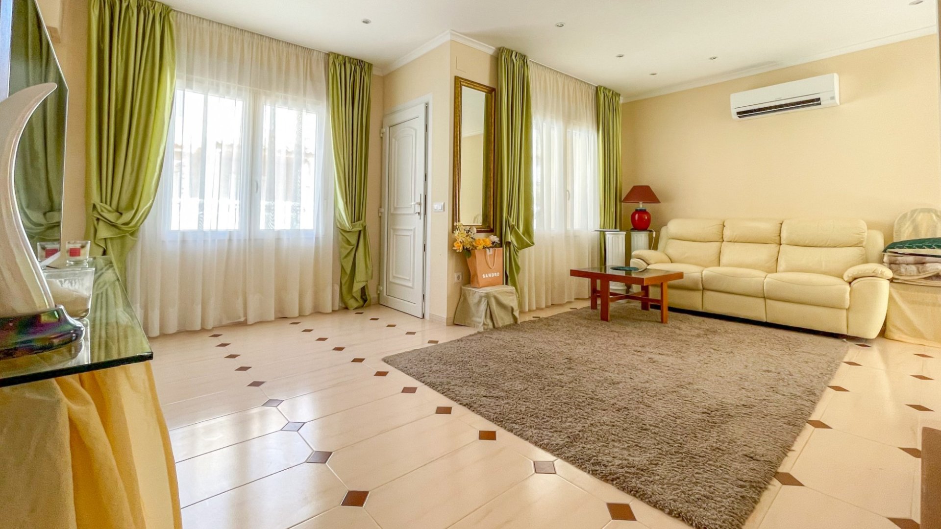 Resale - Villa -
Torrevieja - Cabo Cervera