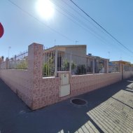 Resale - Villa -
Torrevieja - Center