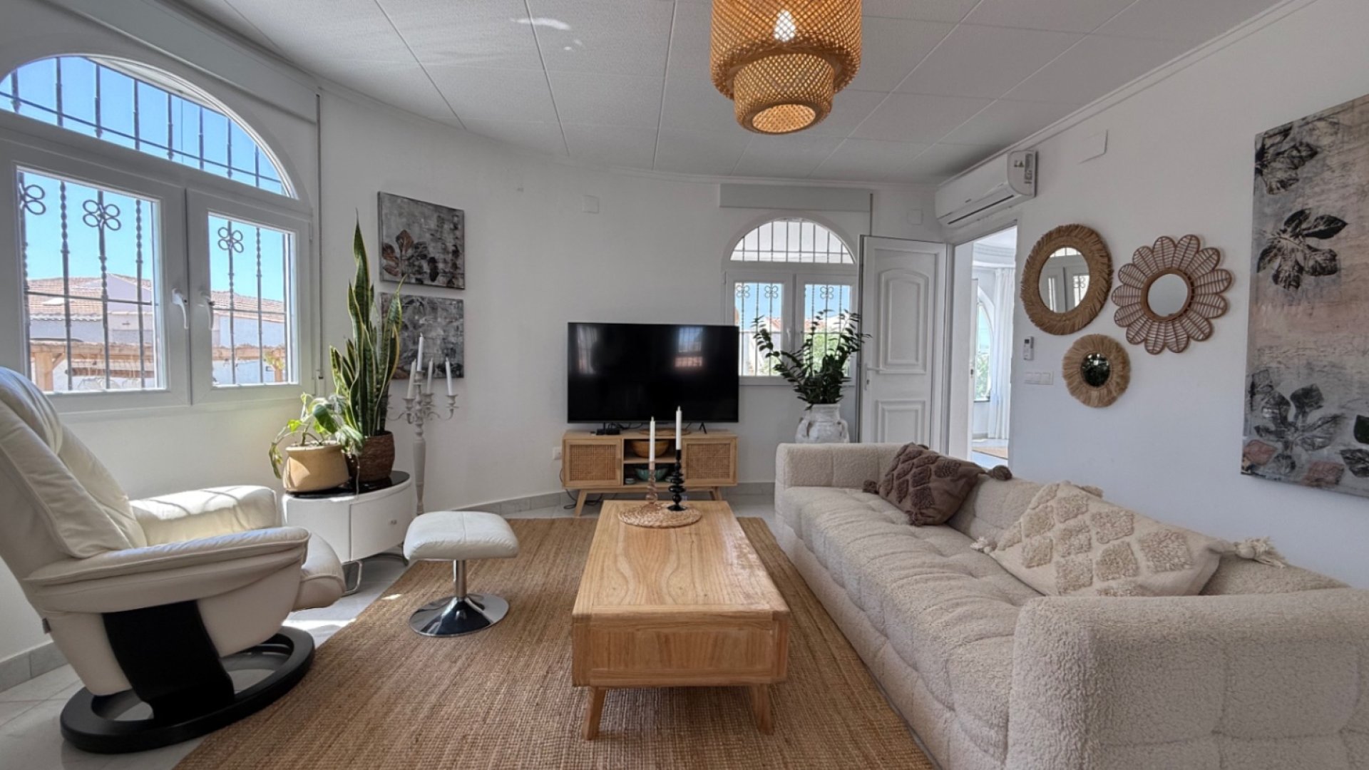 Resale - Villa -
Torrevieja - Costa Blanca Sur