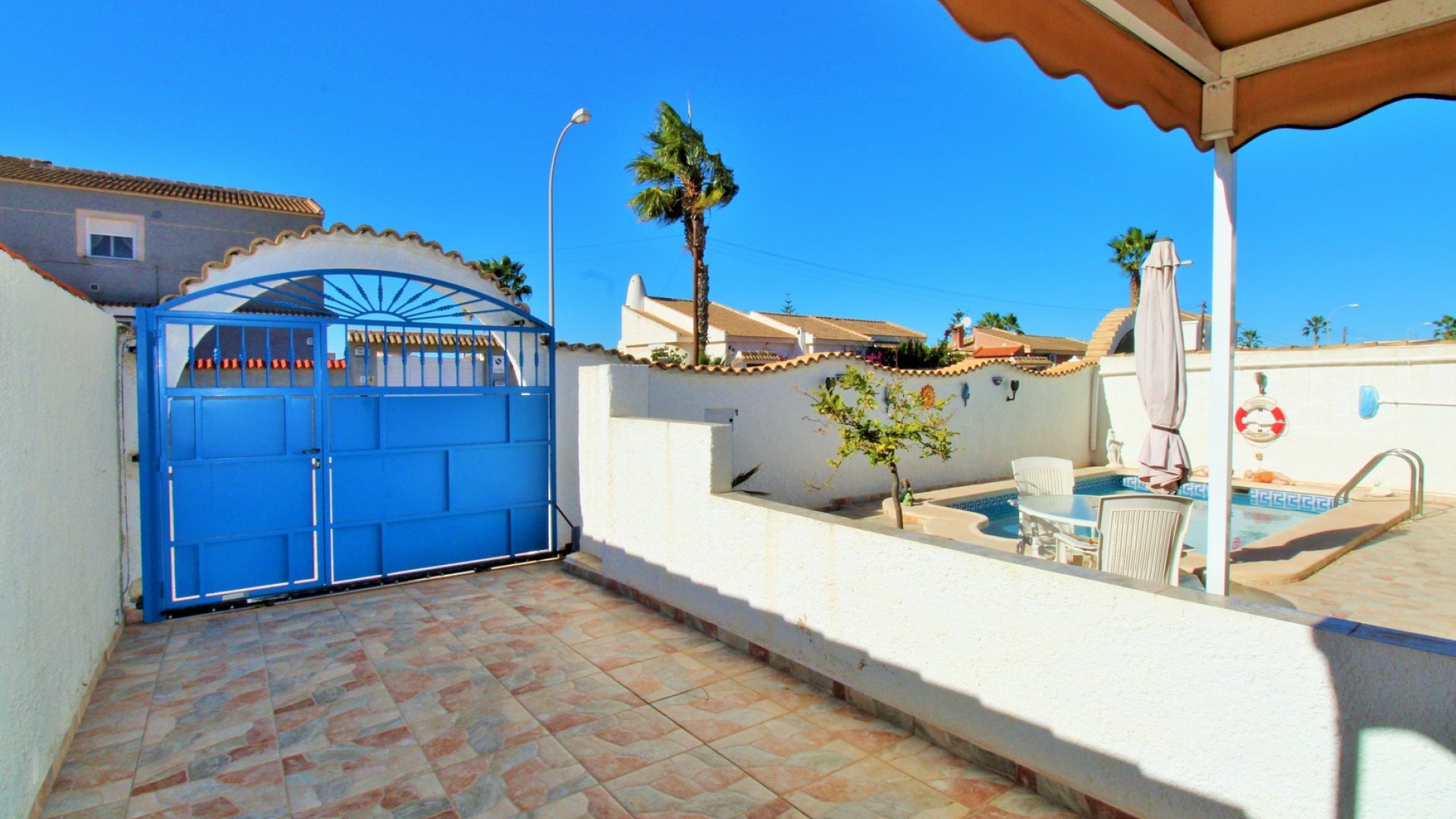 Resale - Villa -
Torrevieja - El Chaparral