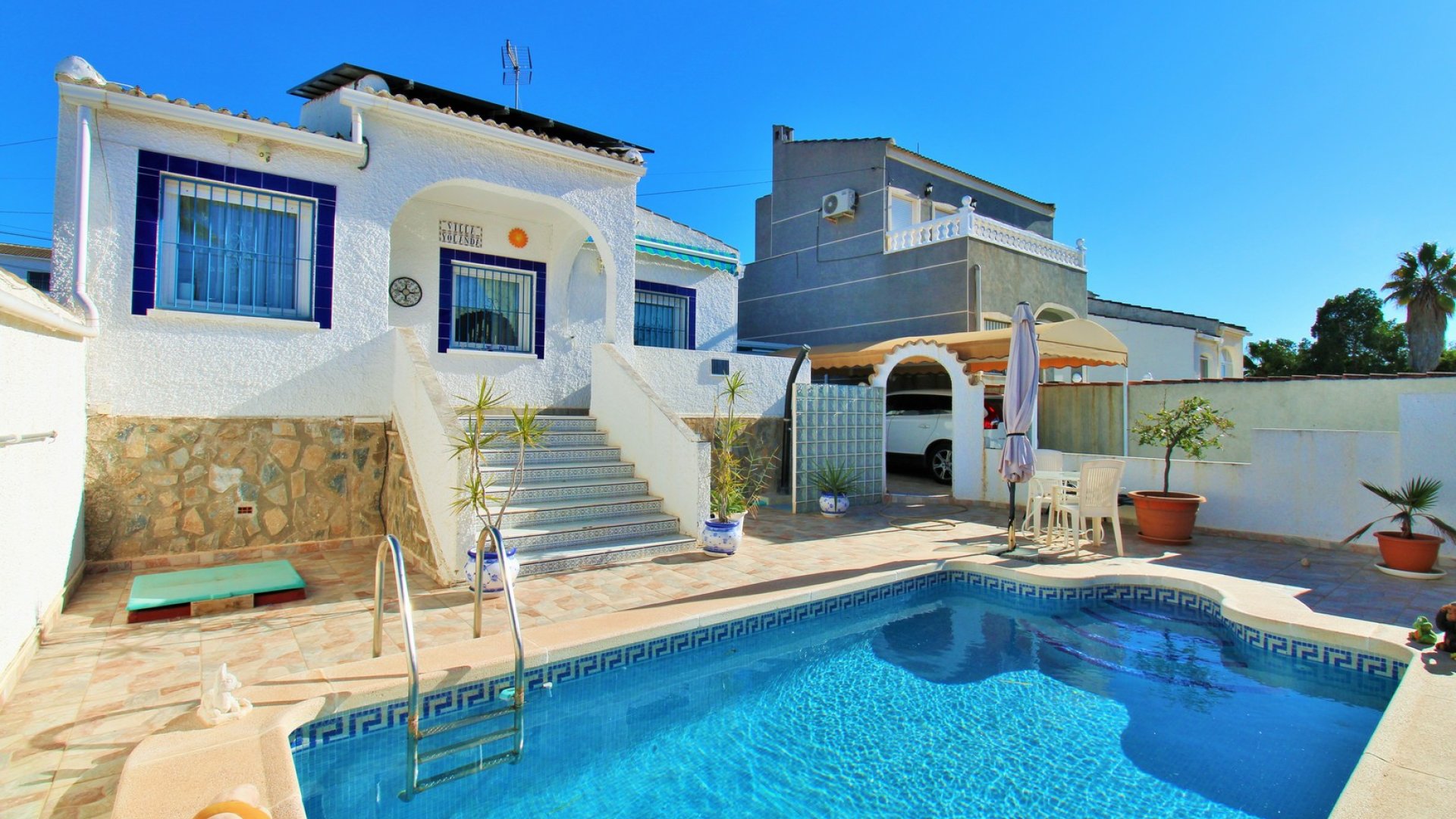 Resale - Villa -
Torrevieja - El Chaparral