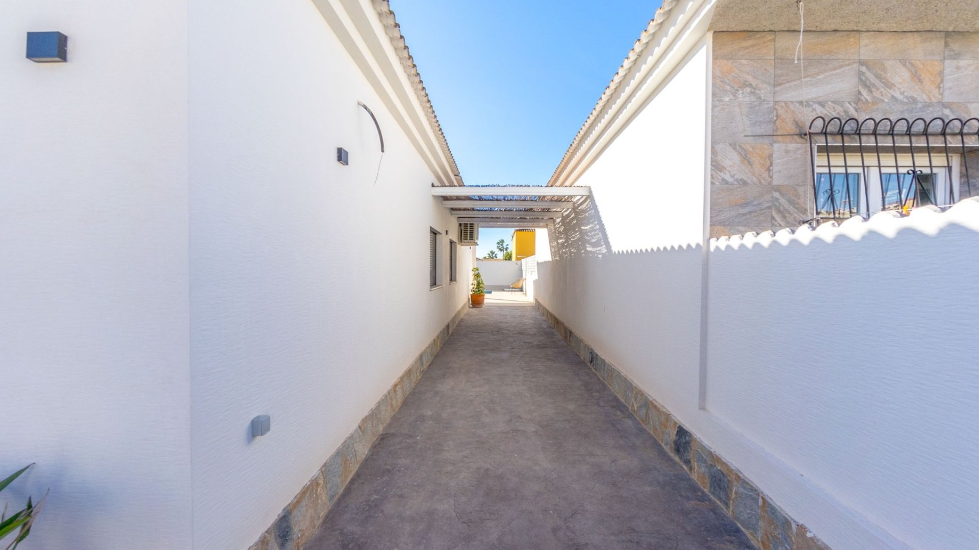Resale - Villa -
Torrevieja - El Chaparral