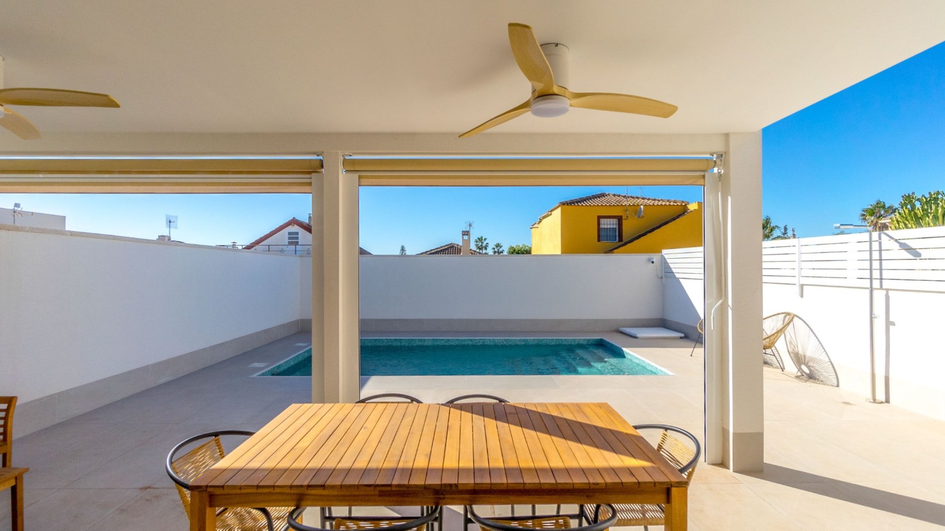 Resale - Villa -
Torrevieja - El Chaparral