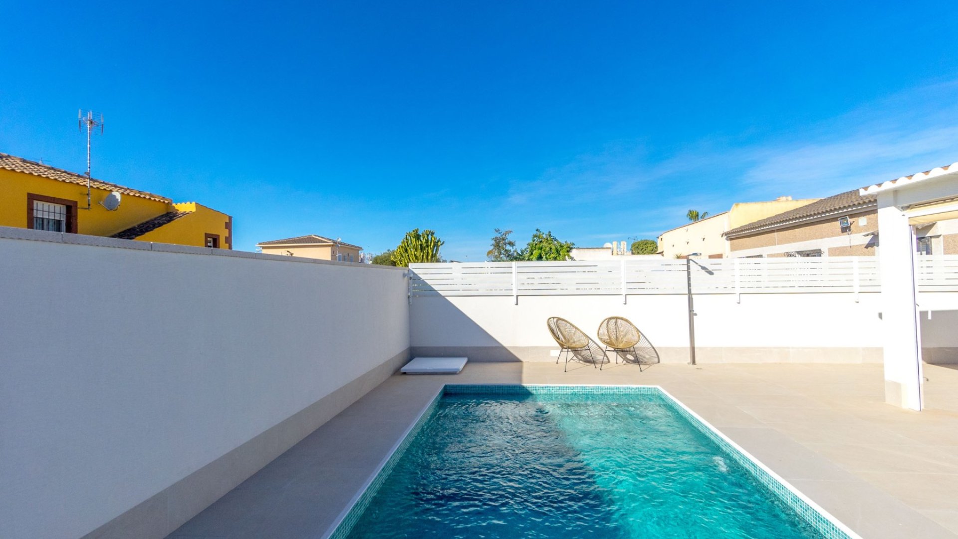 Resale - Villa -
Torrevieja - El Chaparral