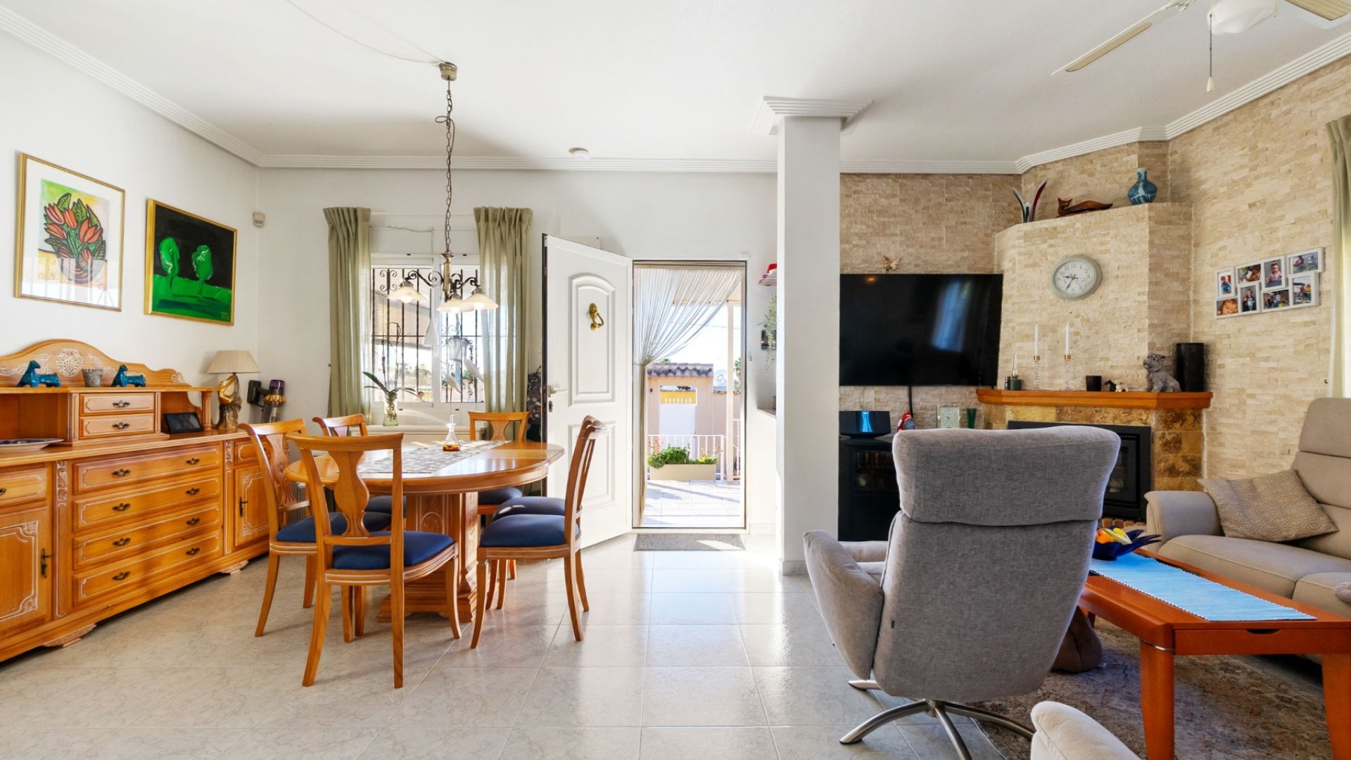 Resale - Villa -
Torrevieja - El Chaparral