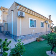 Resale - Villa -
Torrevieja - El Chaparral