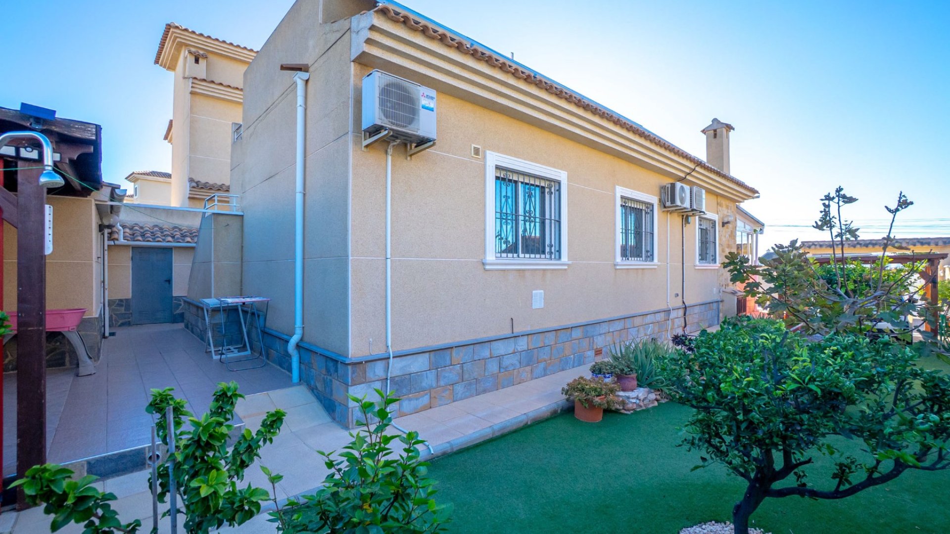 Resale - Villa -
Torrevieja - El Chaparral