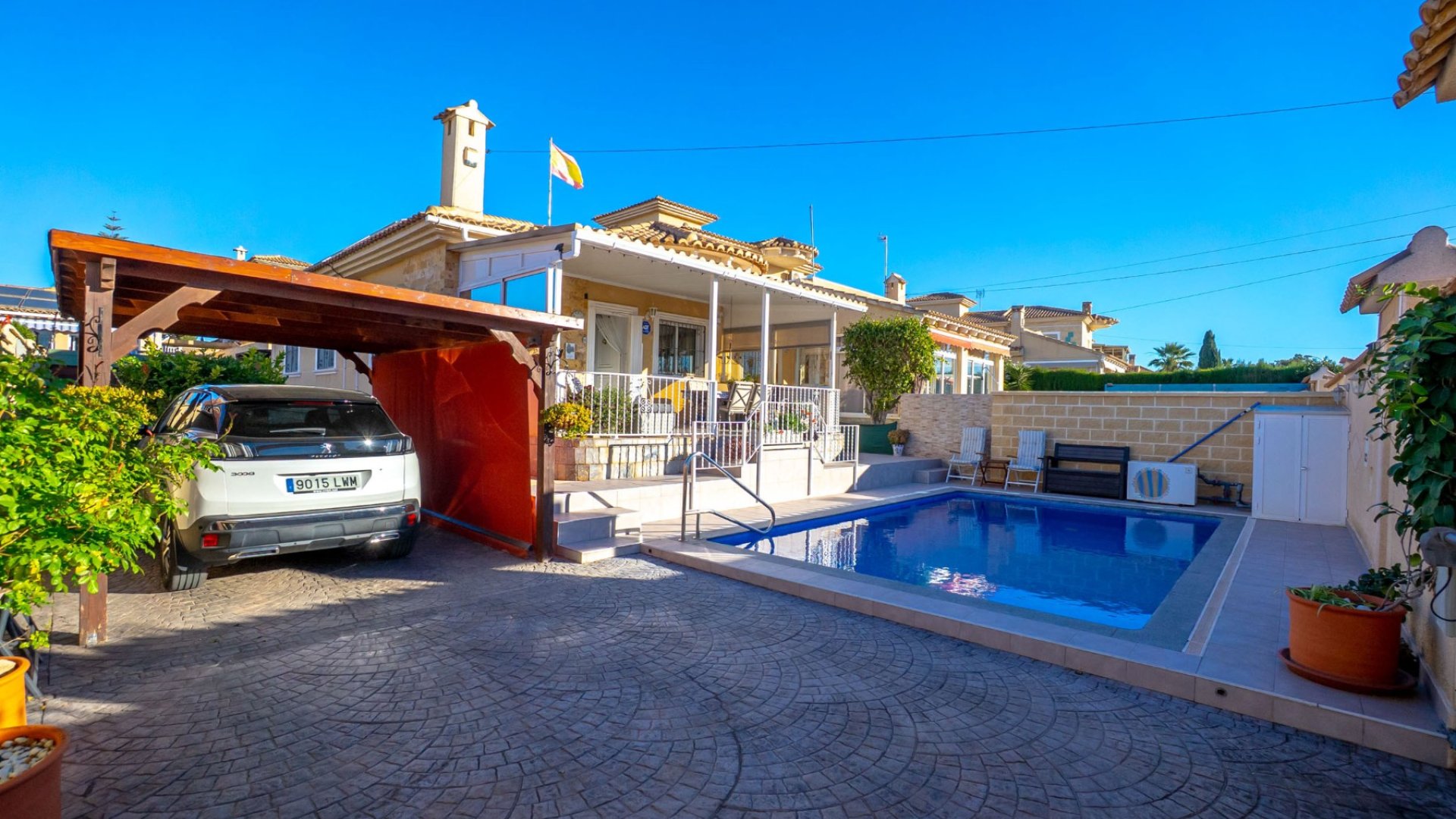 Resale - Villa -
Torrevieja - El Chaparral