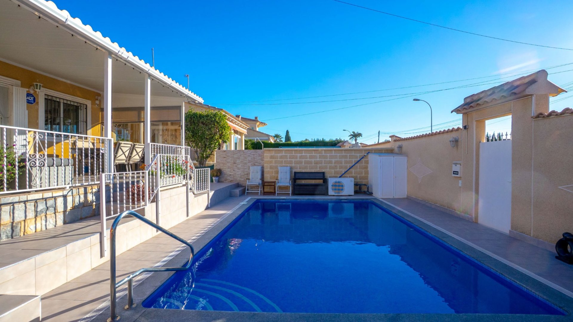 Resale - Villa -
Torrevieja - El Chaparral