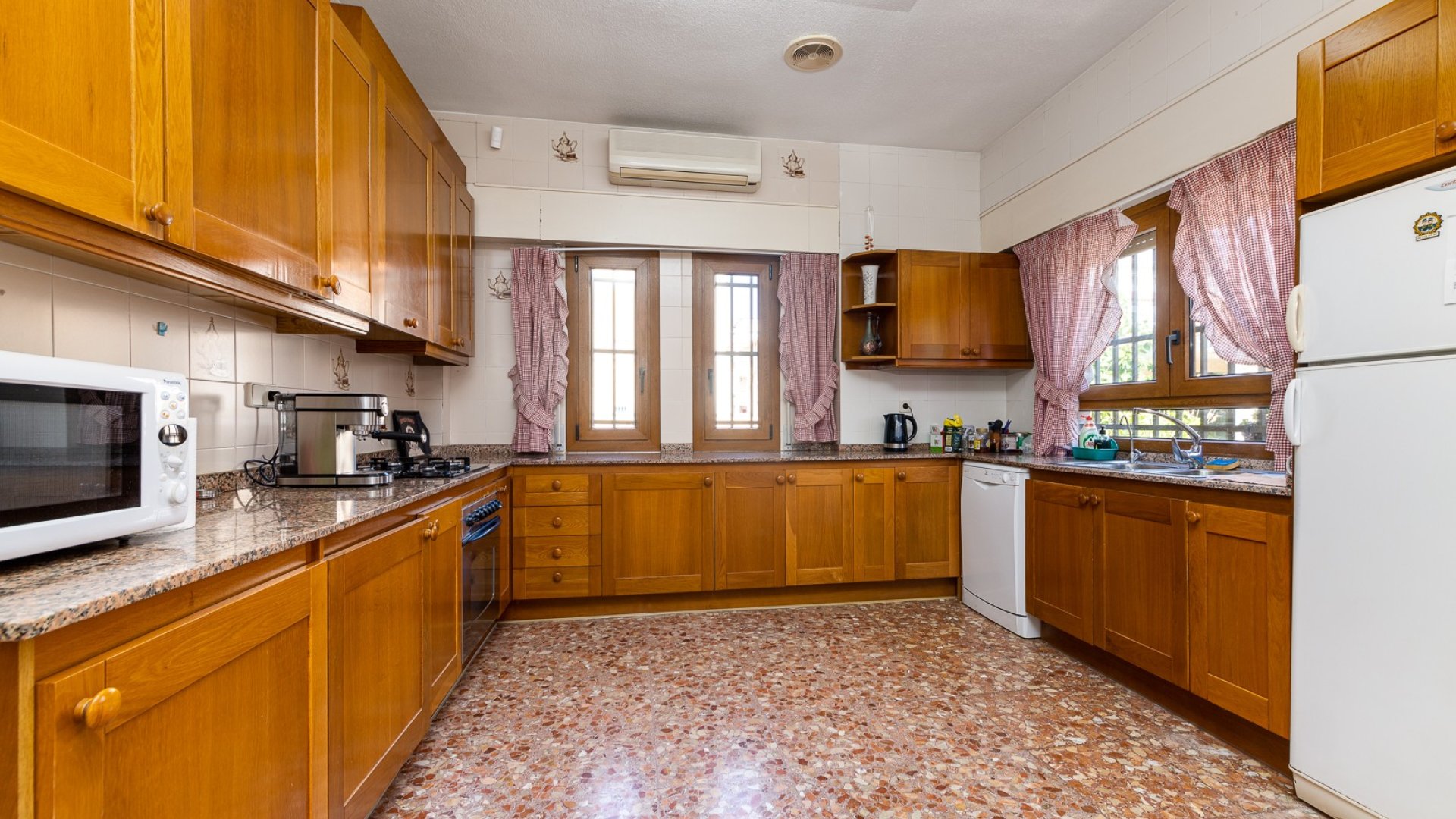 Resale - Villa -
Torrevieja - La Mata