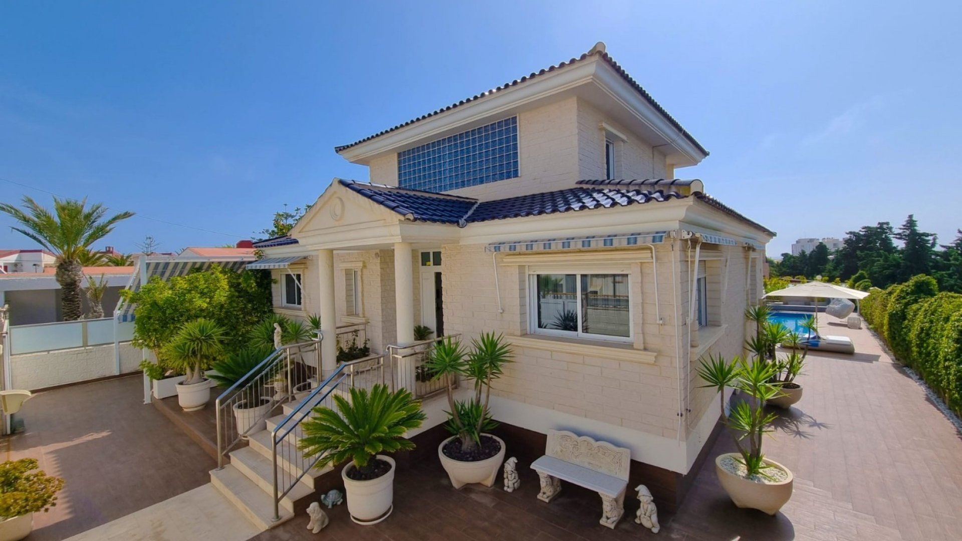 Resale - Villa -
Torrevieja - La Mata