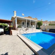 Resale - Villa -
Torrevieja - La Siesta