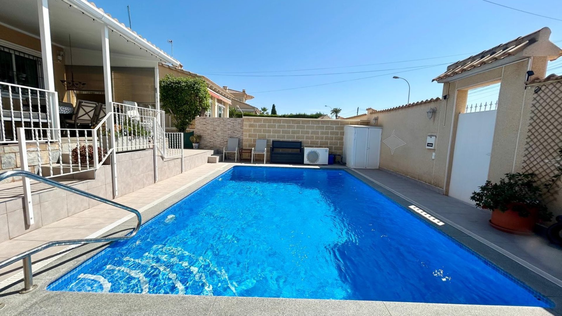 Resale - Villa -
Torrevieja - La Siesta
