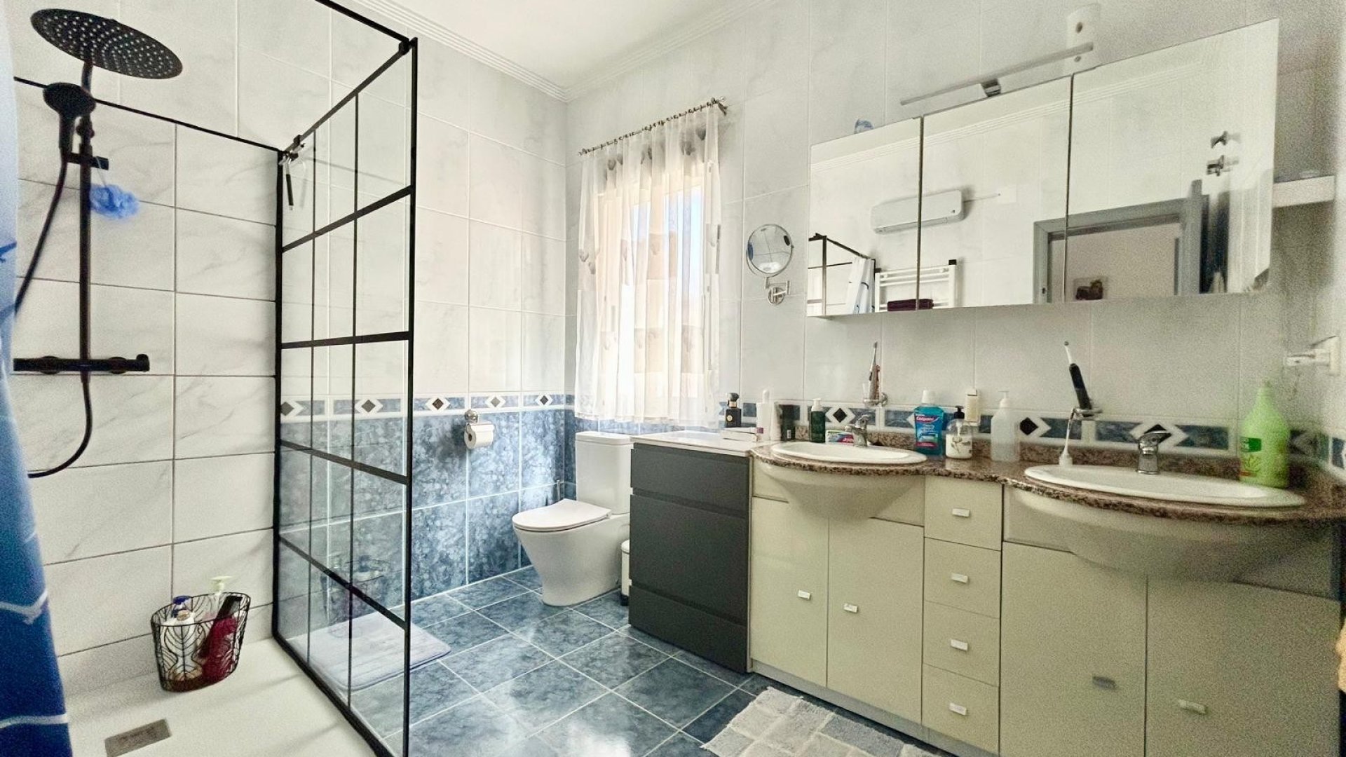 Resale - Villa -
Torrevieja - La Siesta