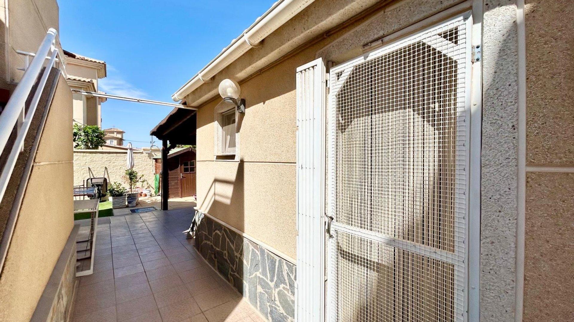 Resale - Villa -
Torrevieja - La Siesta