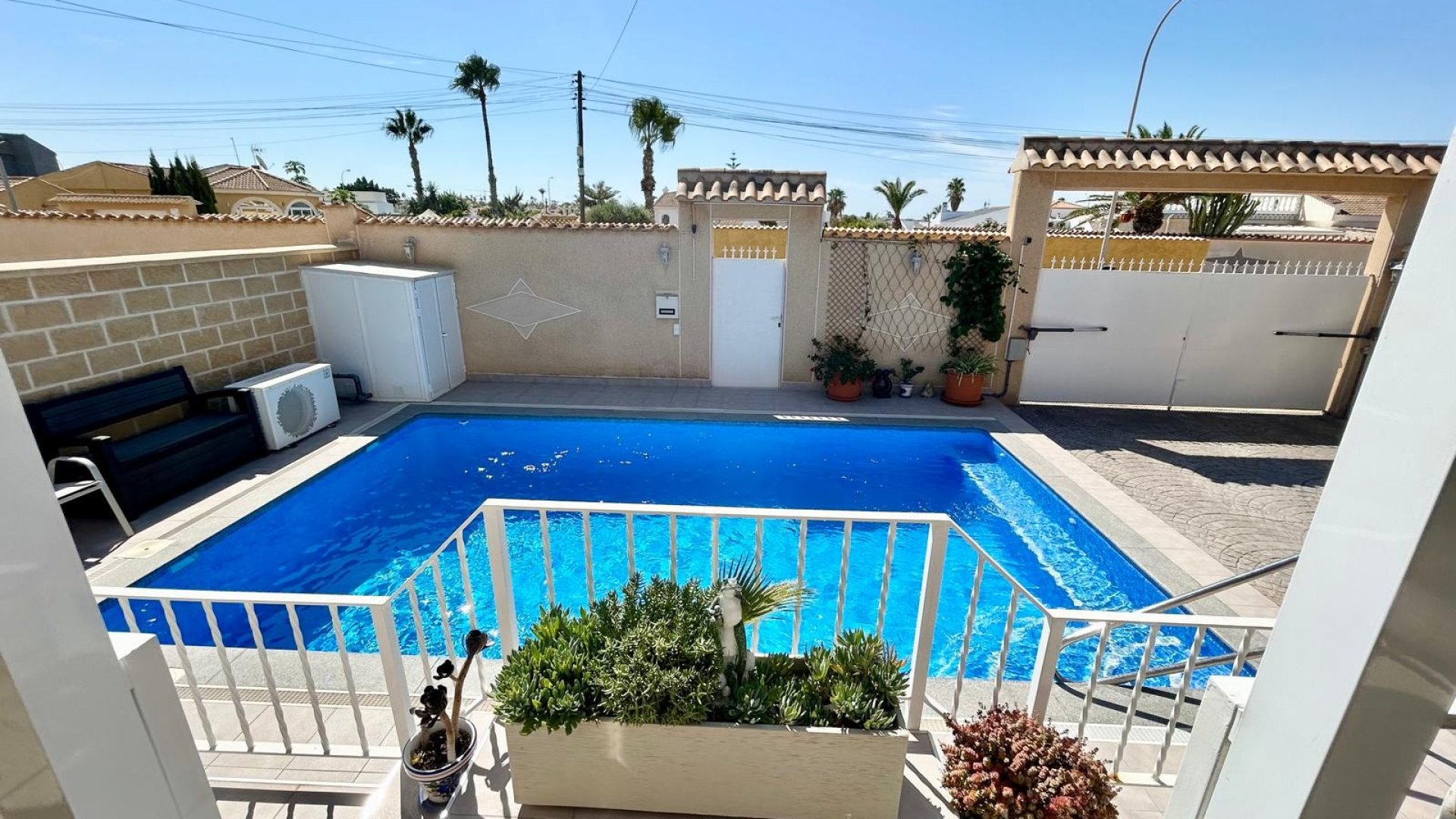 Resale - Villa -
Torrevieja - La Siesta