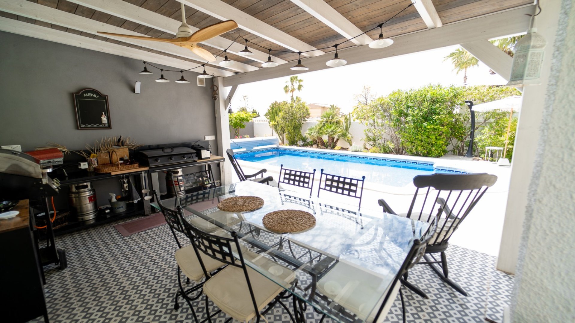 Resale - Villa -
Torrevieja - La Siesta