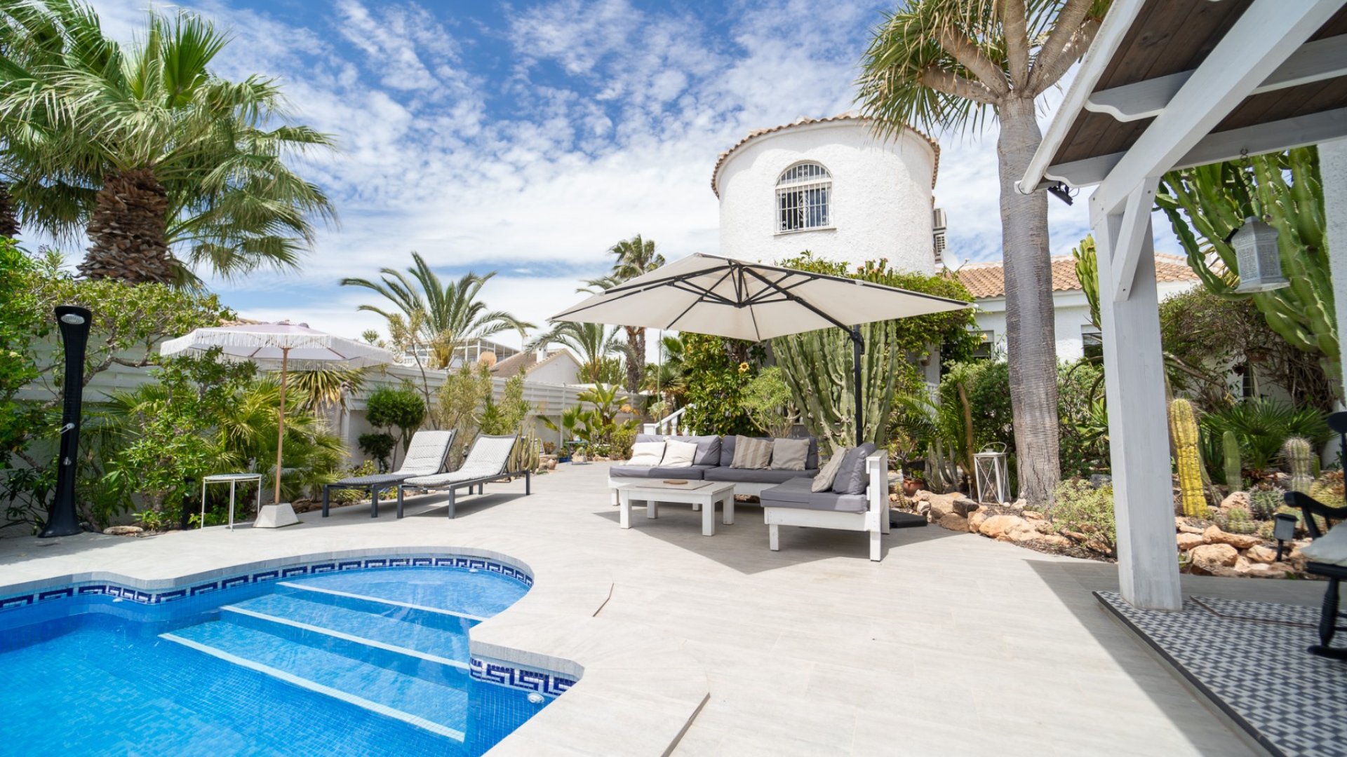 Resale - Villa -
Torrevieja - La Siesta